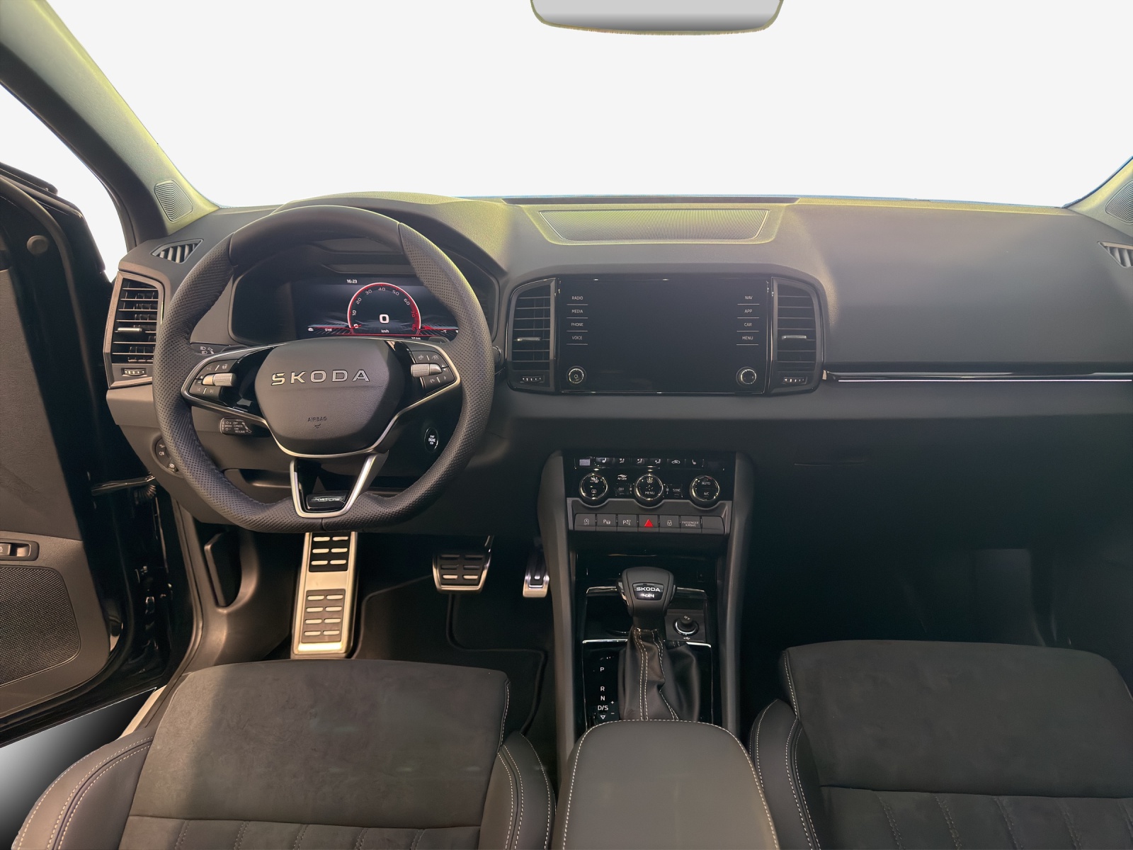 SKODA Karoq 2.0 TSI SportLine 4x4 DSG-image-8