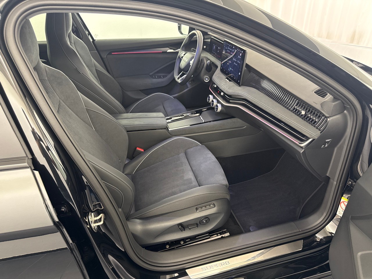 SKODA Superb 2.0 TSI Sport. 4x4 DSG-image-7