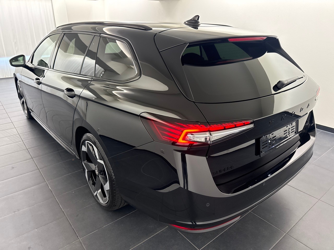 SKODA Superb 2.0 TSI Sport. 4x4 DSG-image-1
