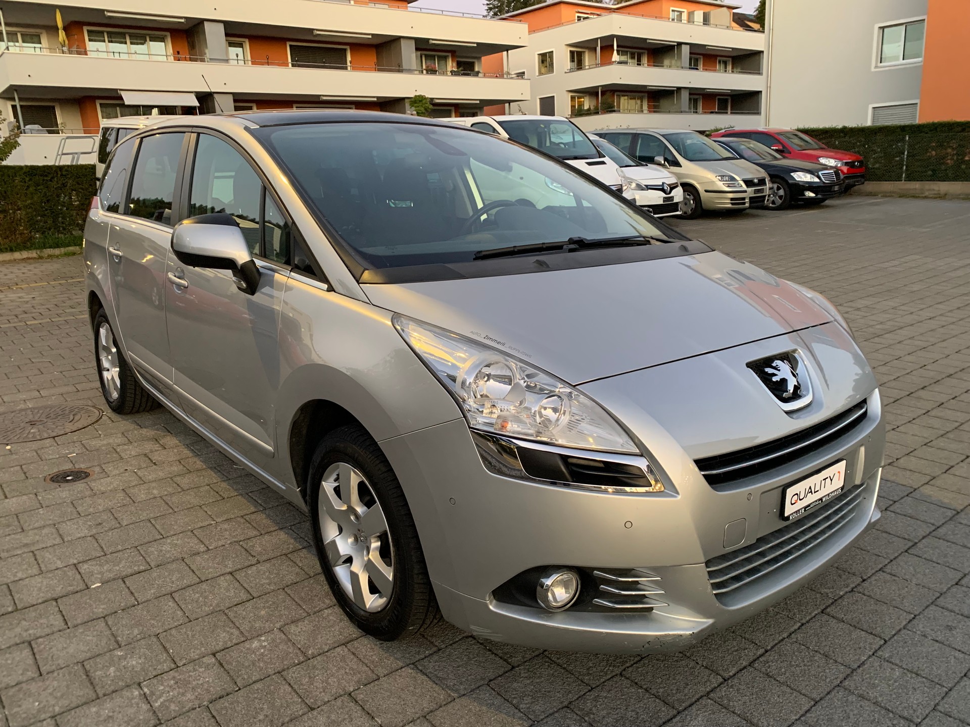 PEUGEOT 5008 2.0 HDI Business-image-1