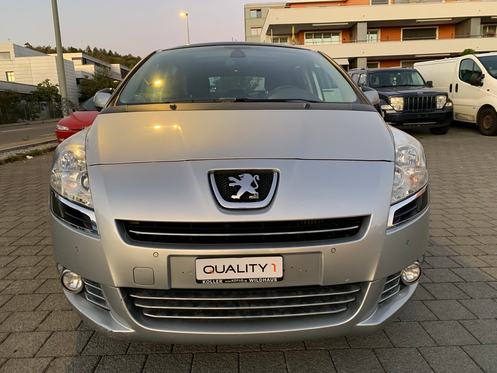 PEUGEOT 5008 2.0 HDI Business-image-4