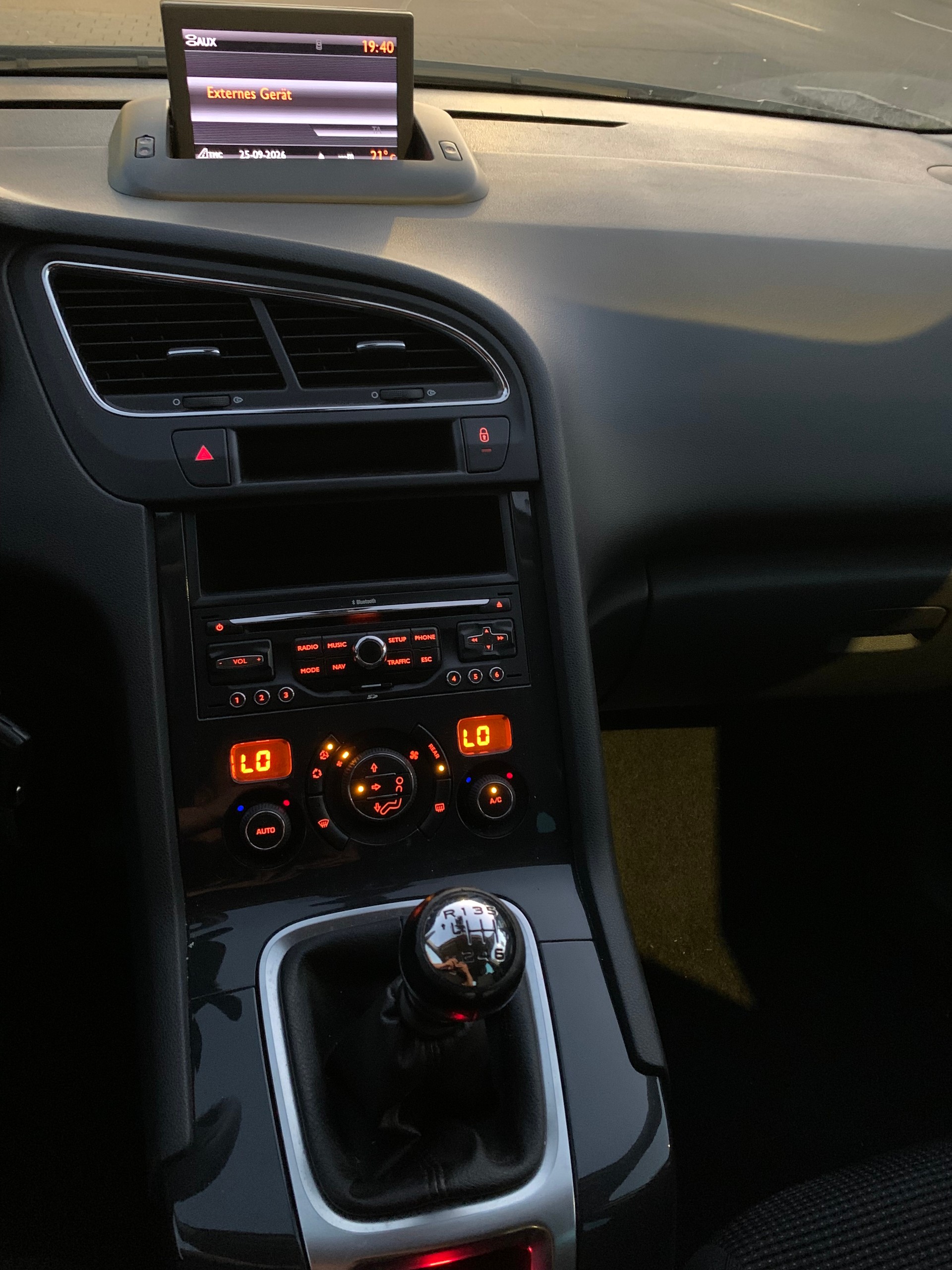 PEUGEOT 5008 2.0 HDI Business-image-11