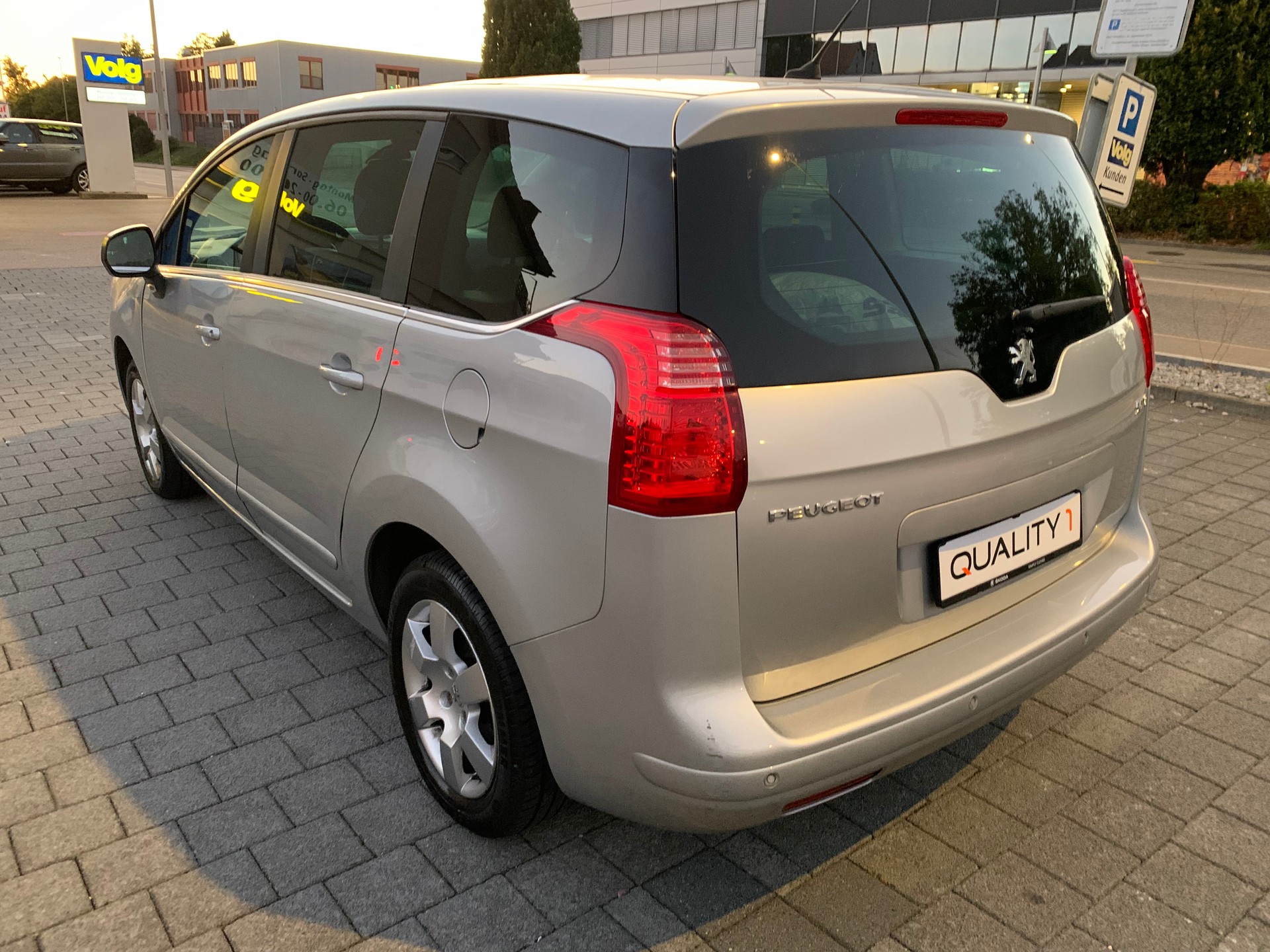 PEUGEOT 5008 2.0 HDI Business-image-3