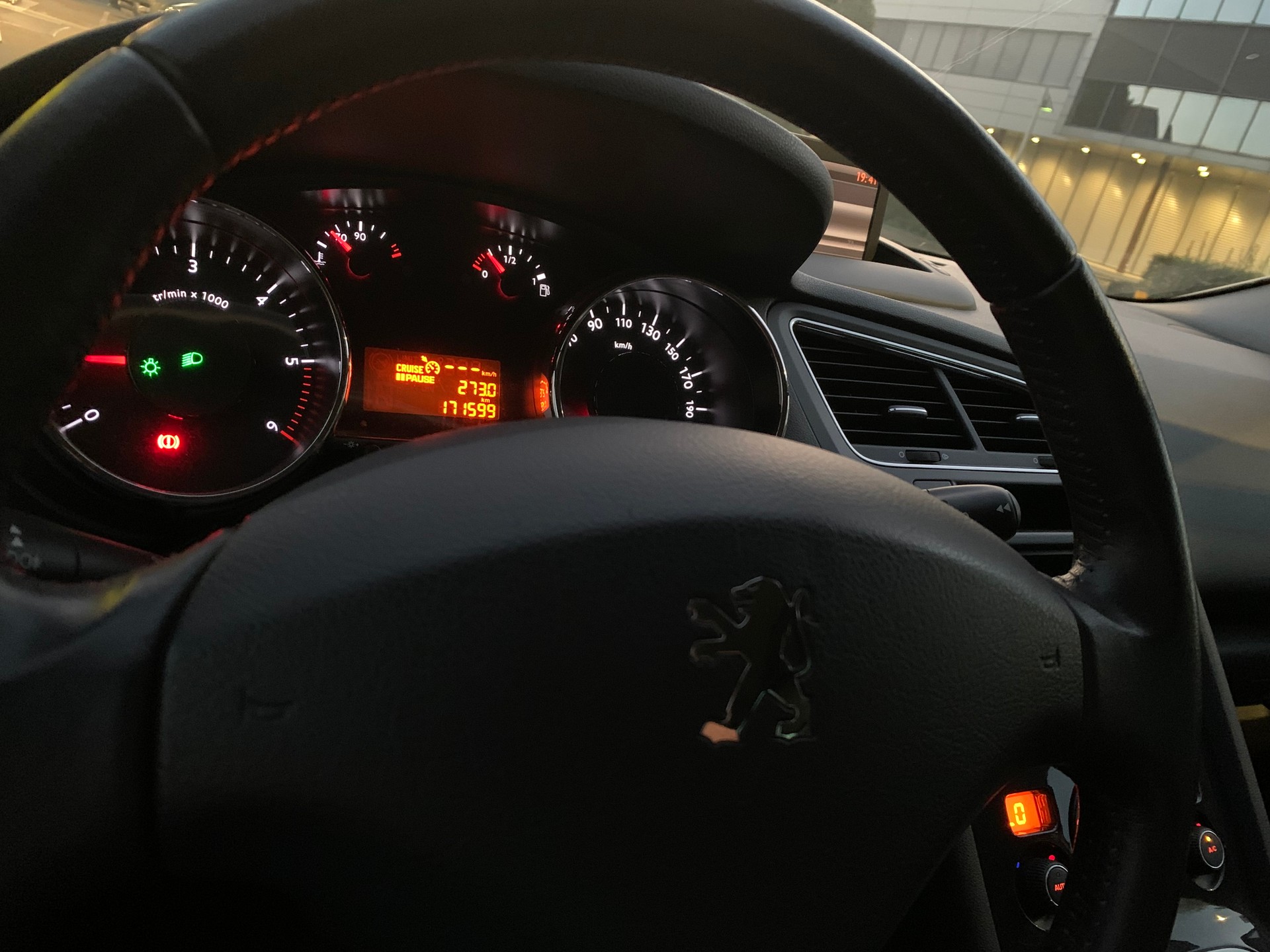 PEUGEOT 5008 2.0 HDI Business-image-12