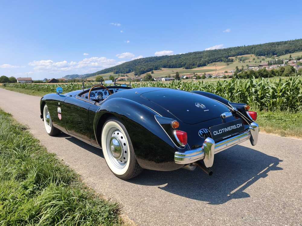 MG MGA 1600-image-1
