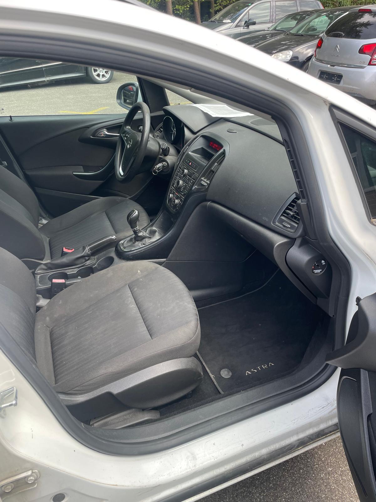 OPEL Astra SportsTourer 1.7 CDTi Enjoy-image-2