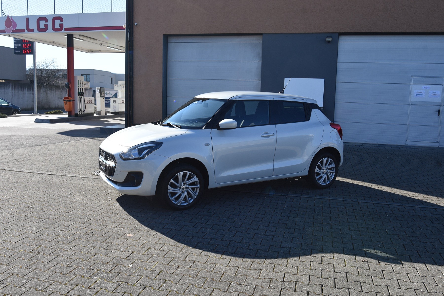 SUZUKI Swift 1.2 Compact + 4x4 Hybrid-image-4