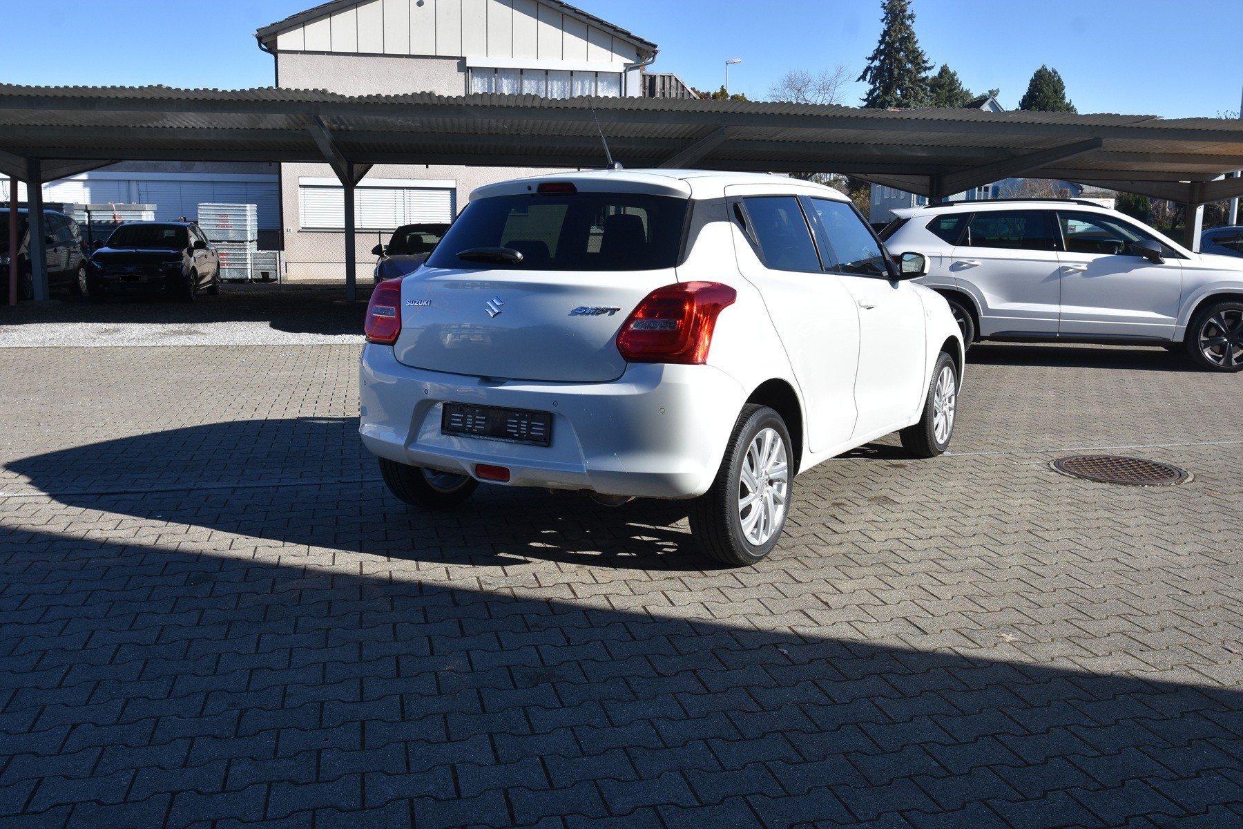 SUZUKI Swift 1.2 Compact + 4x4 Hybrid-image-3