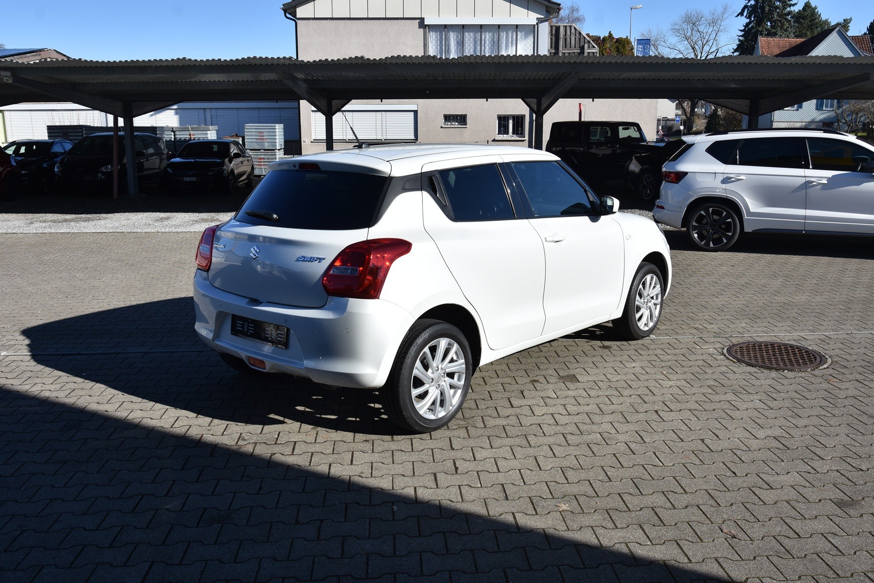 SUZUKI Swift 1.2 Compact + 4x4 Hybrid-image-7