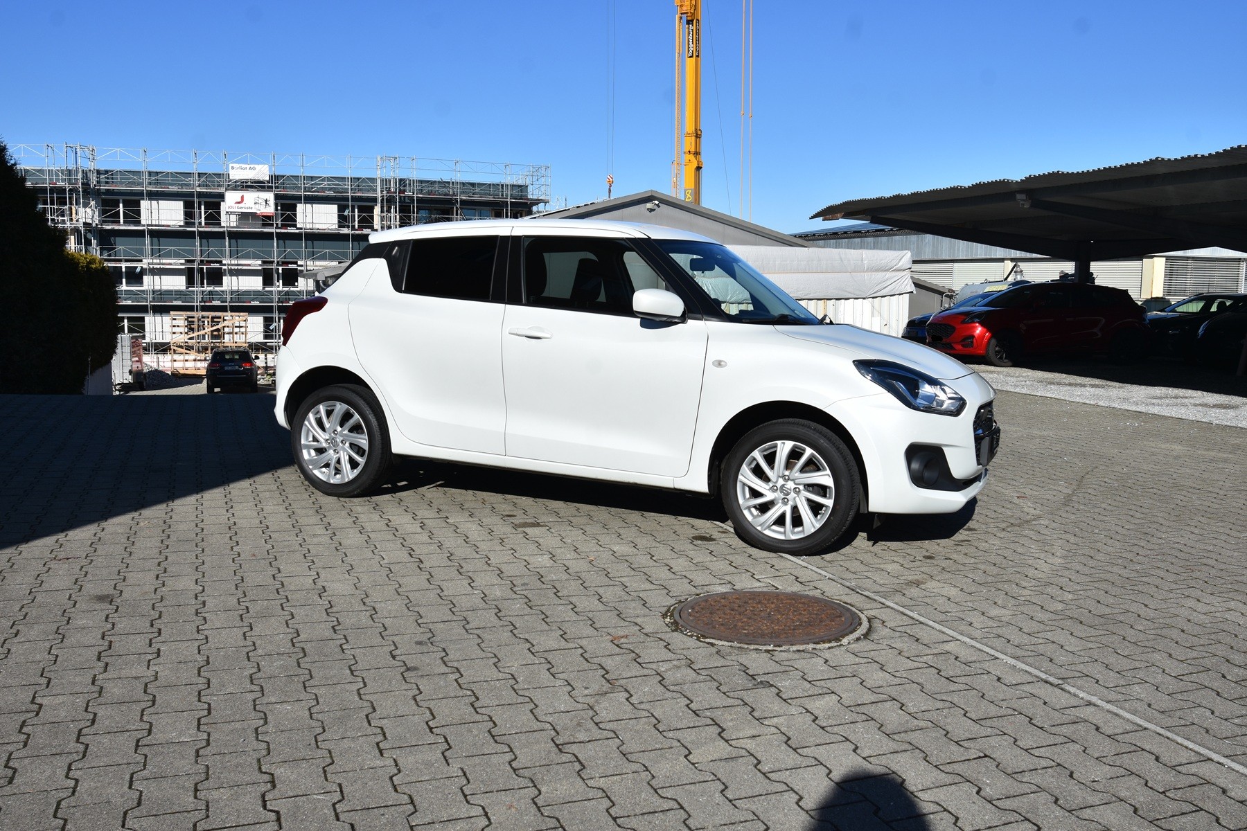 SUZUKI Swift 1.2 Compact + 4x4 Hybrid-image-2