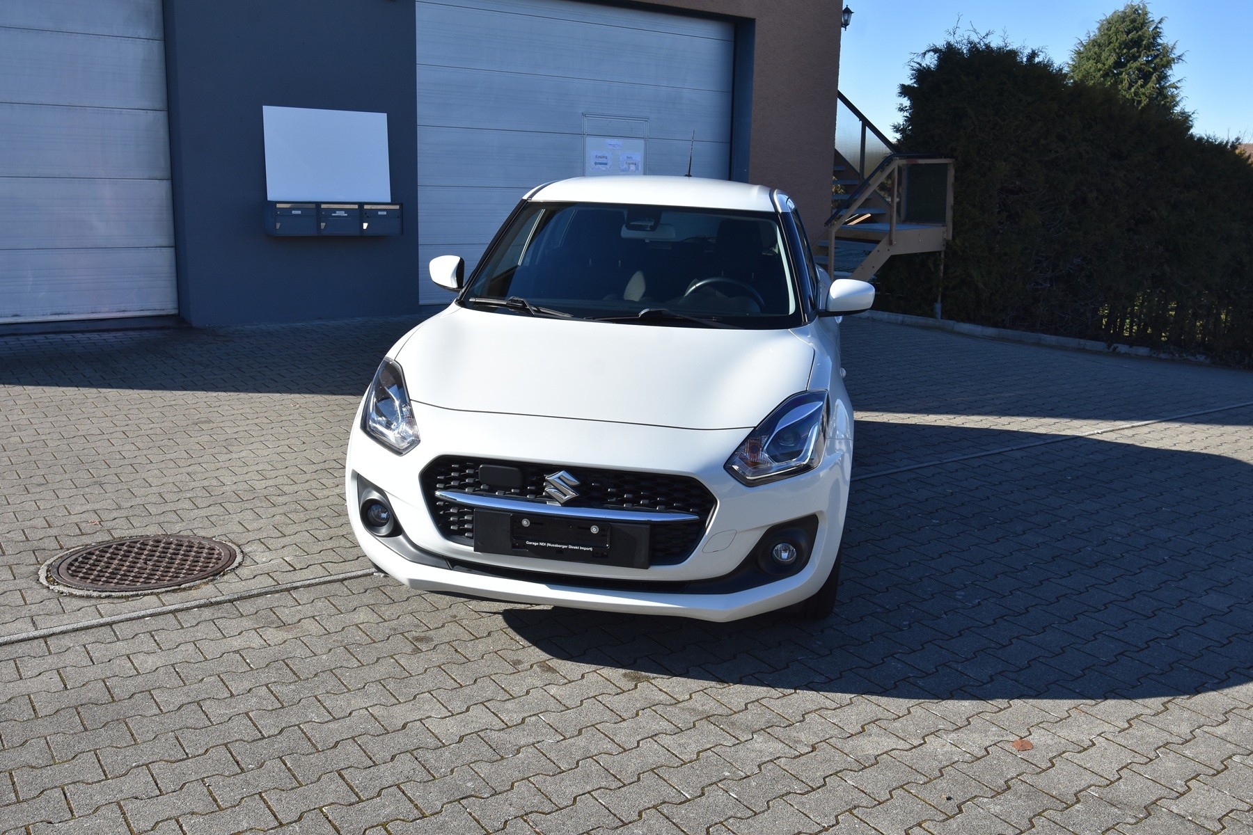 SUZUKI Swift 1.2 Compact + 4x4 Hybrid-image-0