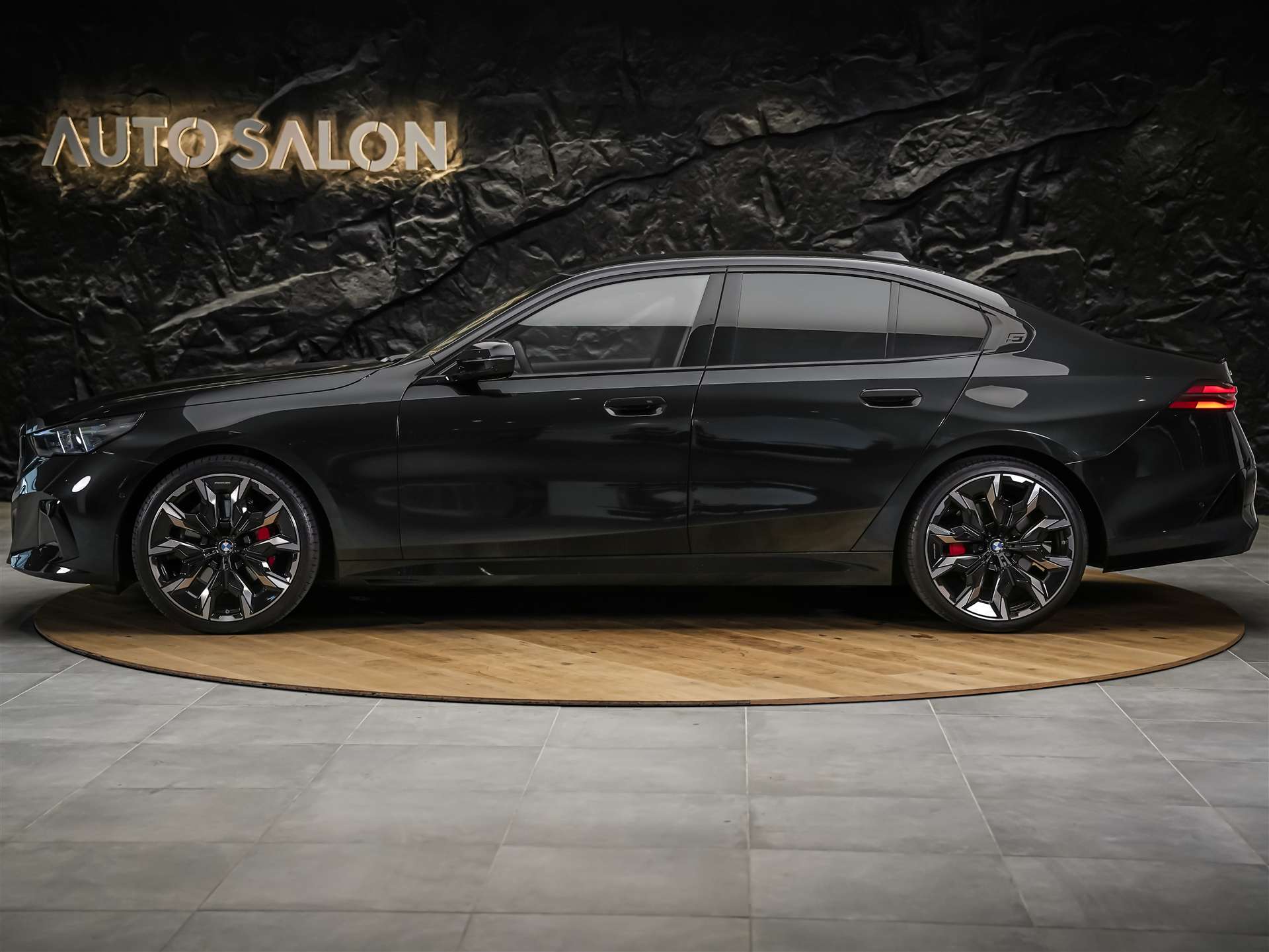 BMW 520d xDrive M Sport Pro Steptronic *Werksgarantie*Iconic Glow*Panorama*Head Up*-showroom-element-1