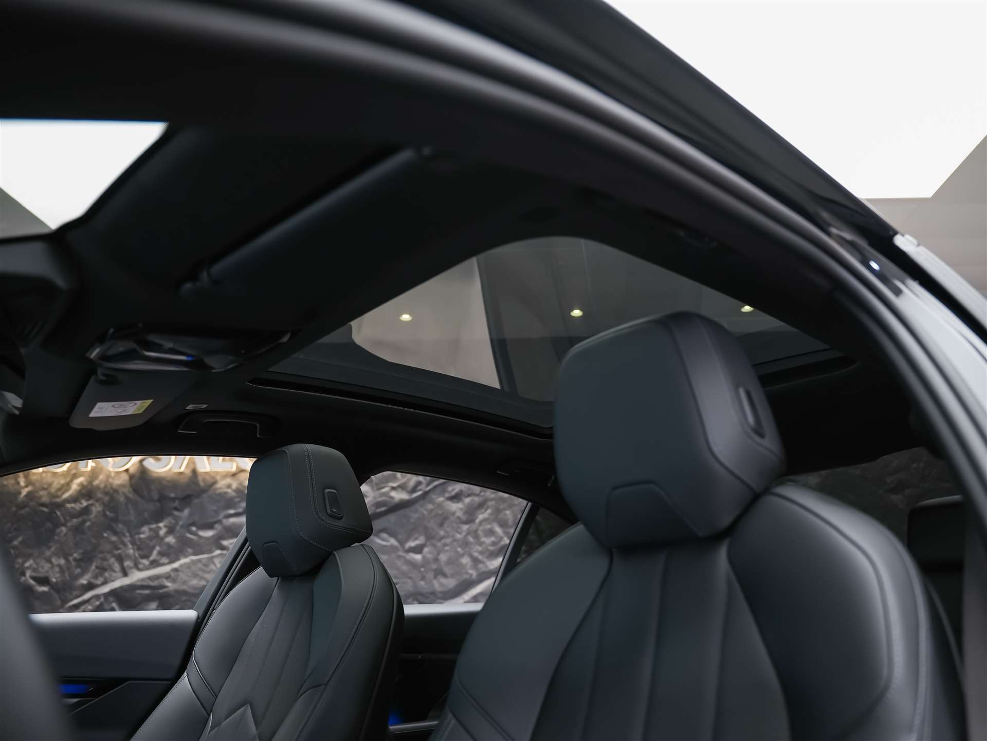 BMW 520d xDrive M Sport Pro Steptronic *Werksgarantie*Iconic Glow*Panorama*Head Up*-image-11