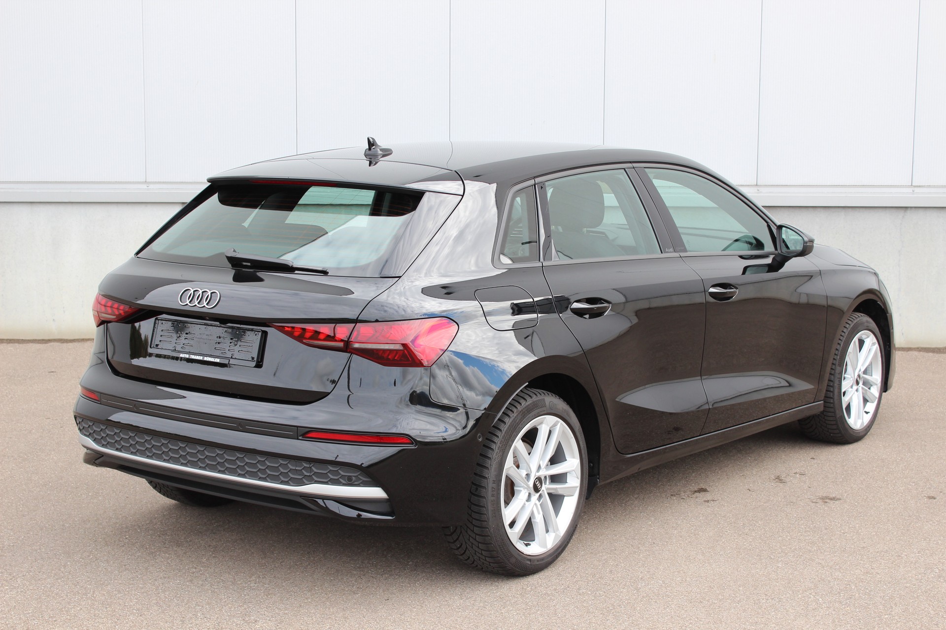AUDI A3 Sportback 35 TFSI Attraction S-tronic-image-3
