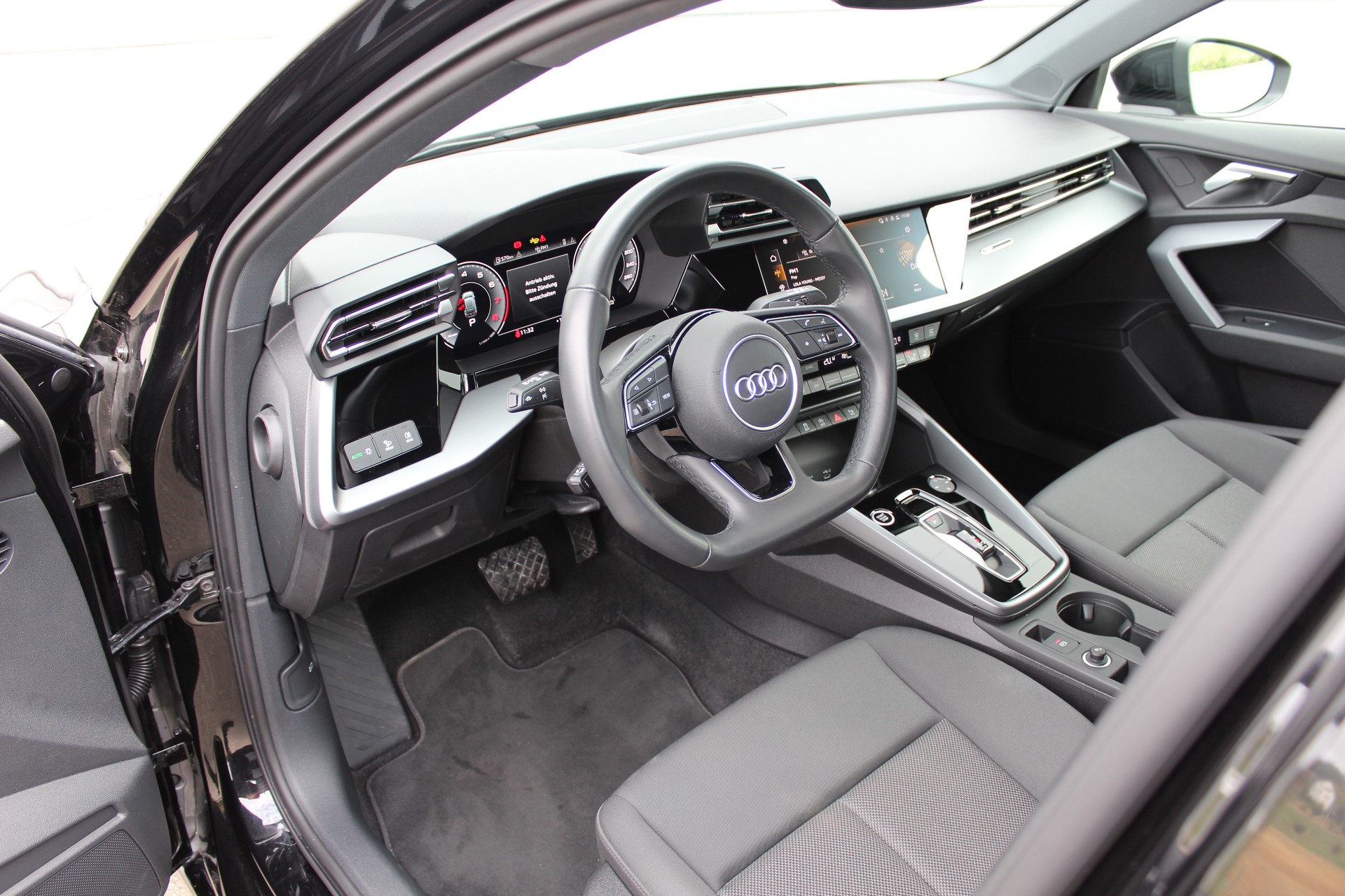 AUDI A3 Sportback 35 TFSI Attraction S-tronic-image-6