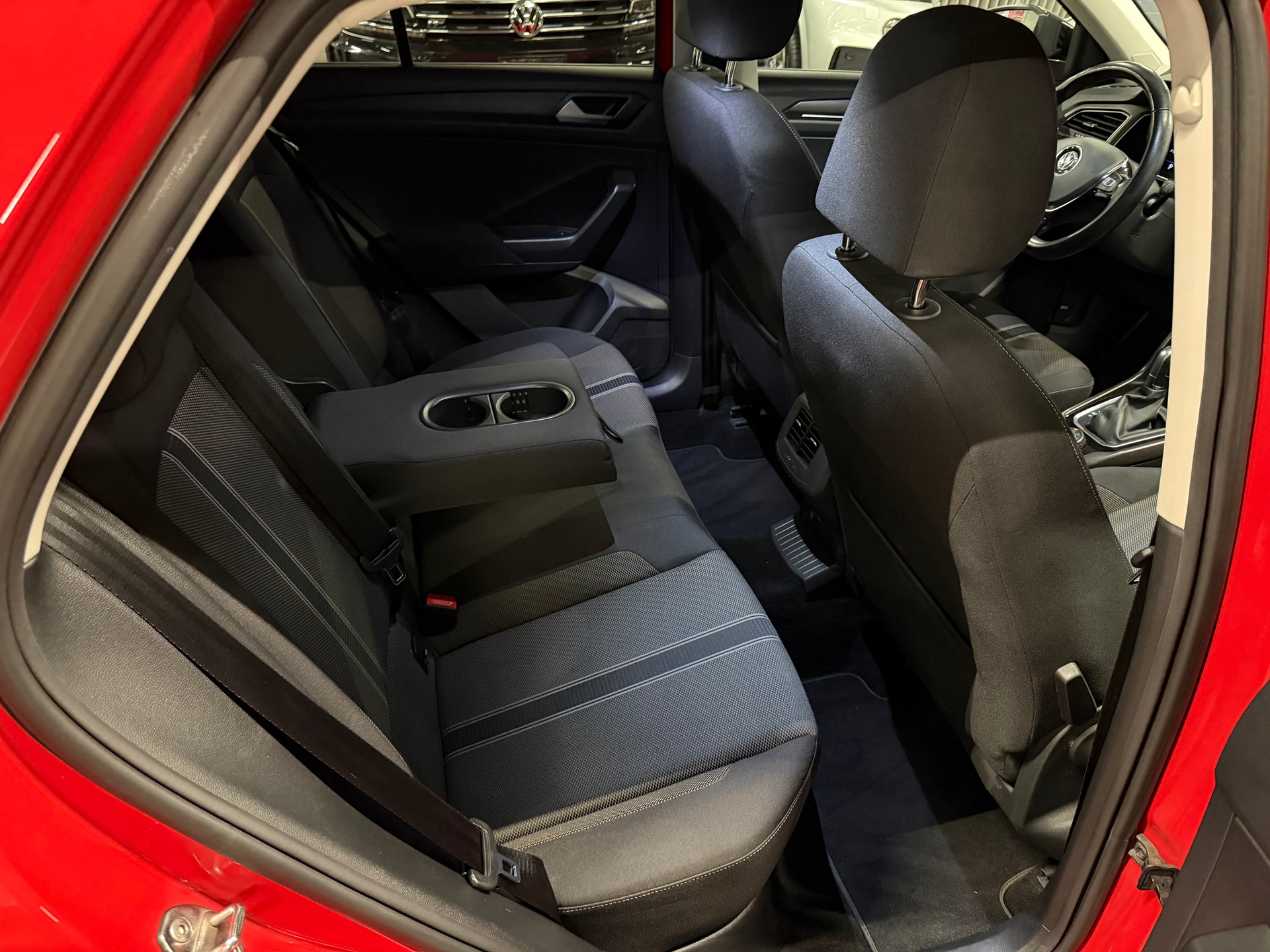 VW T-Roc 1.5 TSI EVO Advance DSG 4Motion-image-12