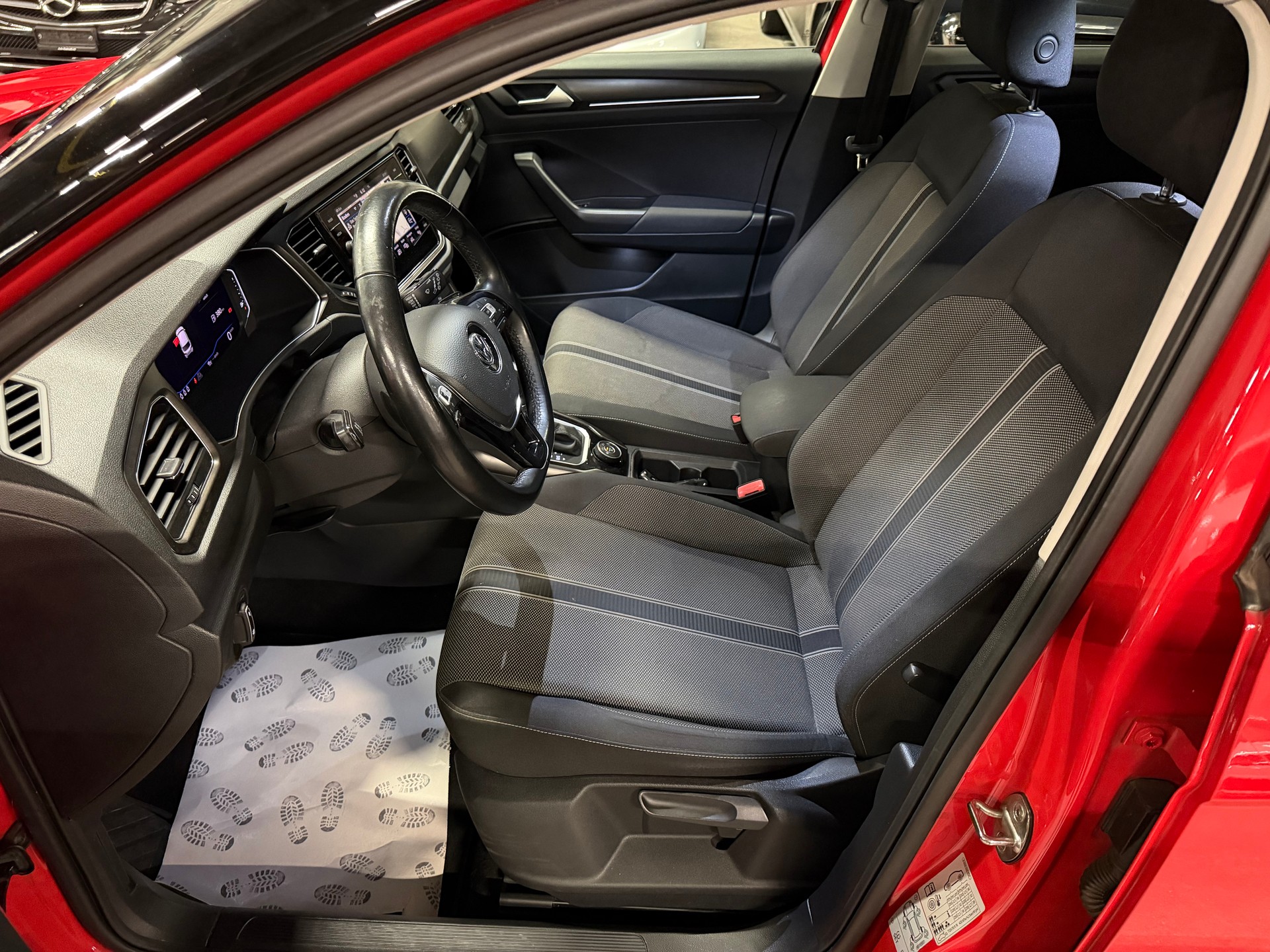 VW T-Roc 1.5 TSI EVO Advance DSG 4Motion-image-9