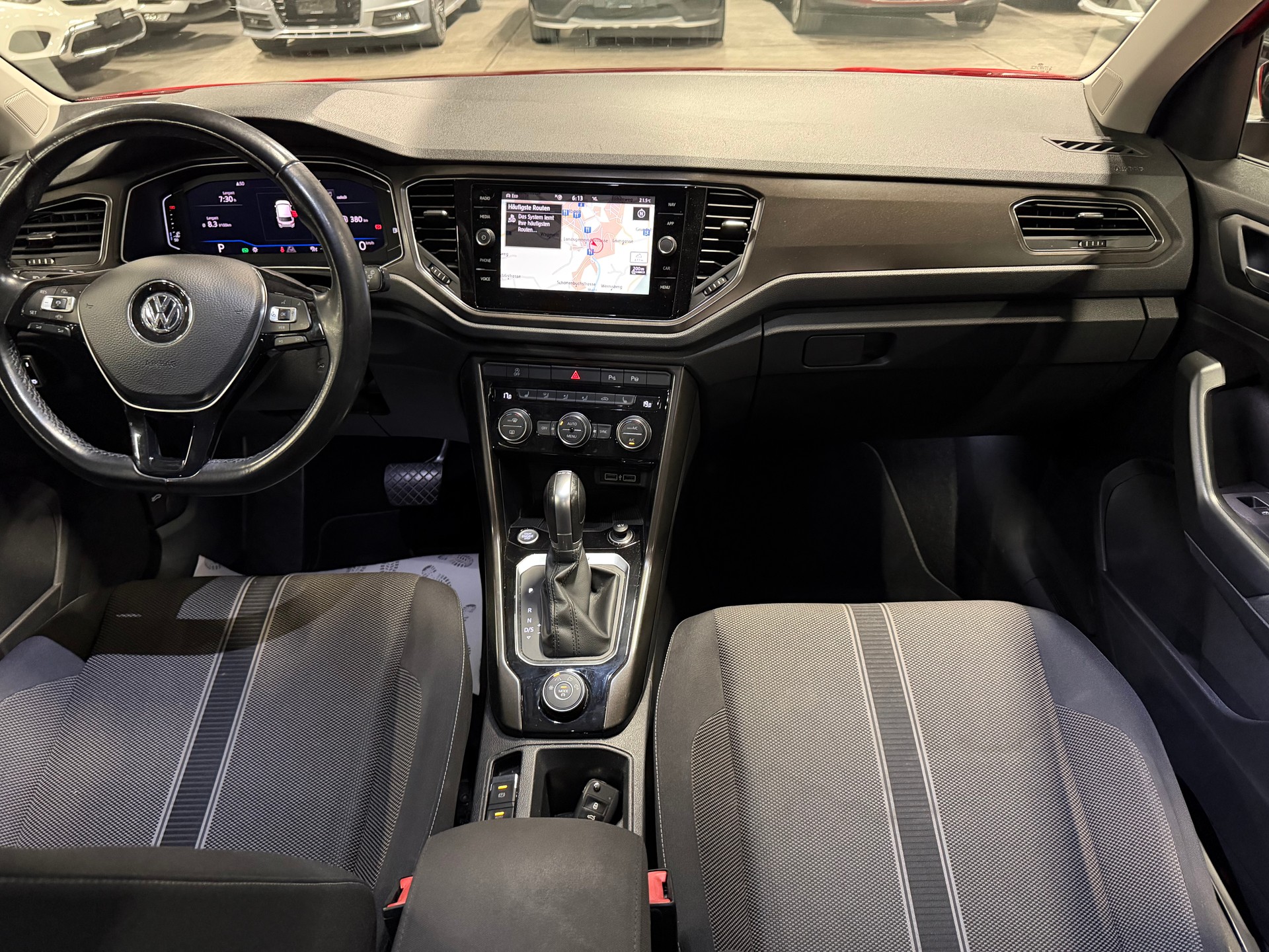 VW T-Roc 1.5 TSI EVO Advance DSG 4Motion-image-13