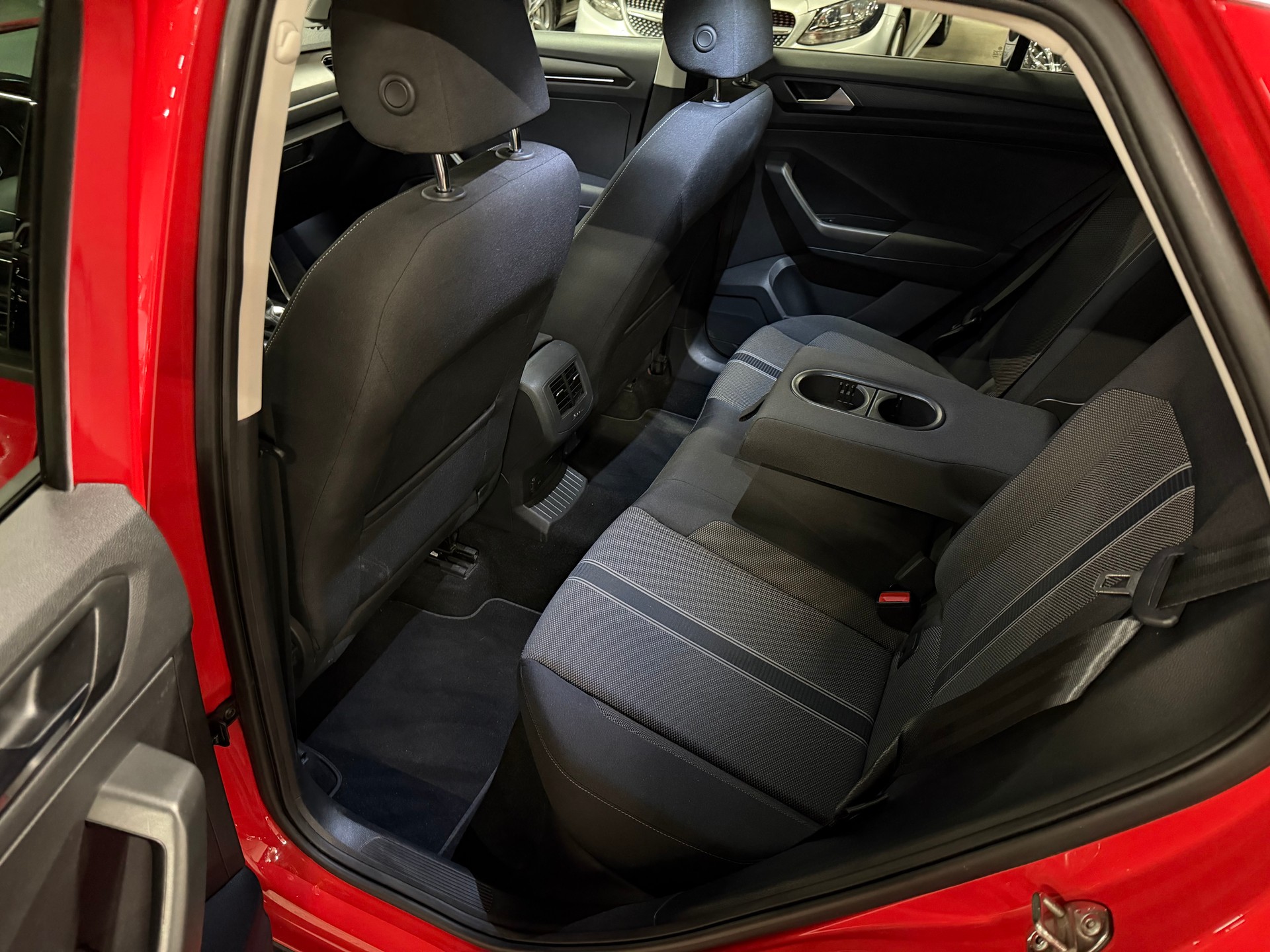 VW T-Roc 1.5 TSI EVO Advance DSG 4Motion-image-10