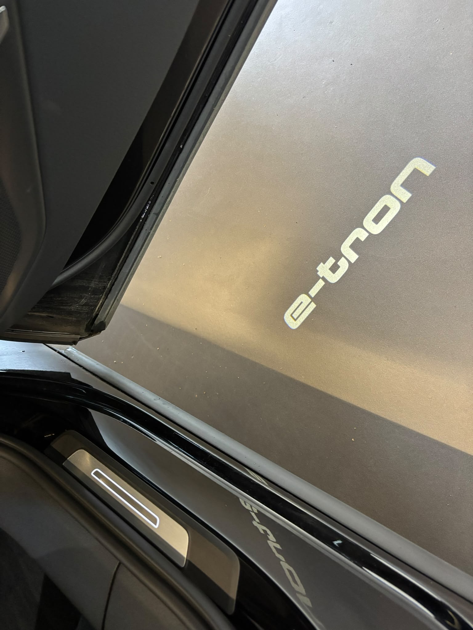 AUDI SQ8 Sportback e-tron quattro-image-14