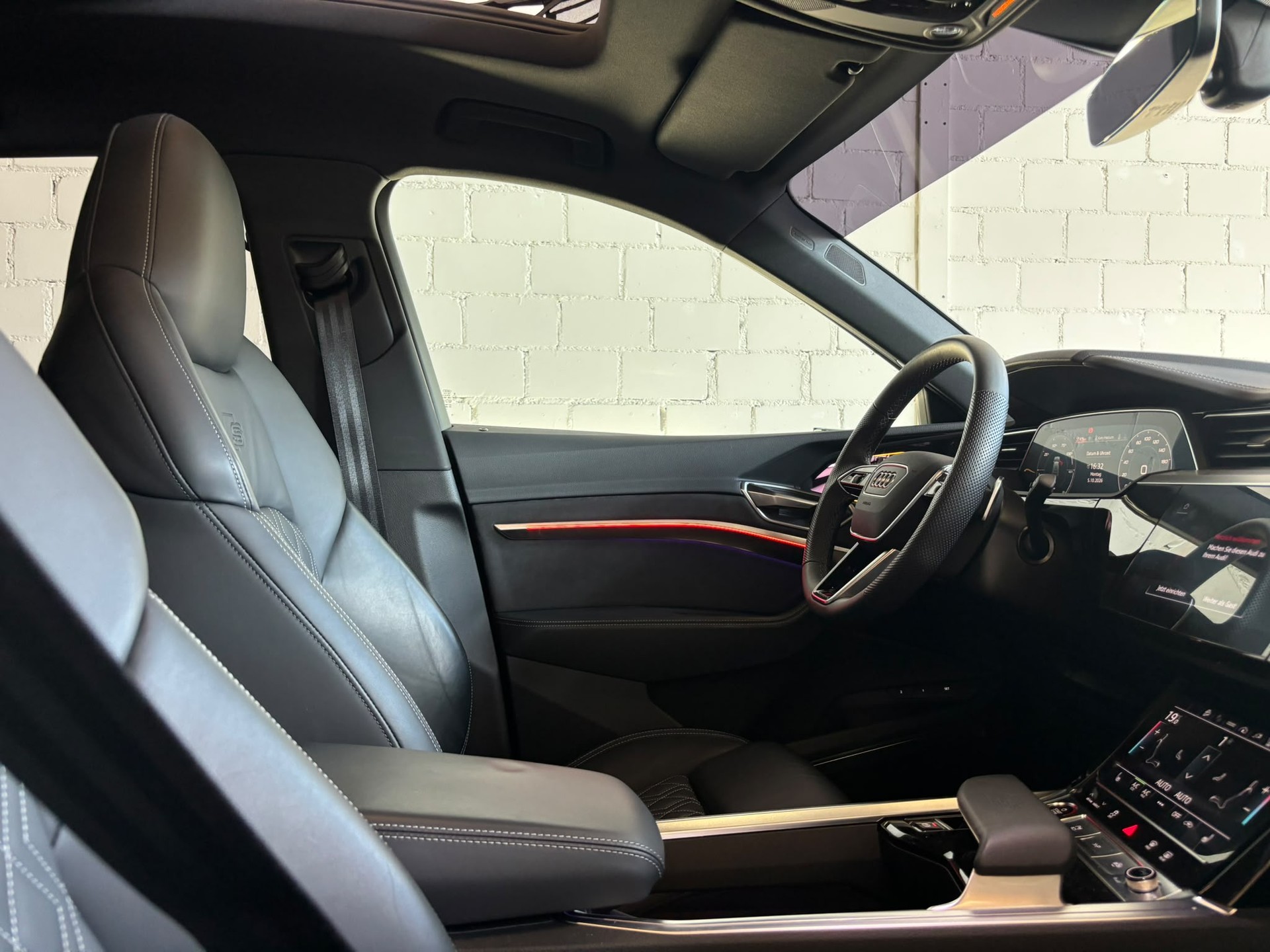 AUDI SQ8 Sportback e-tron quattro-image-12