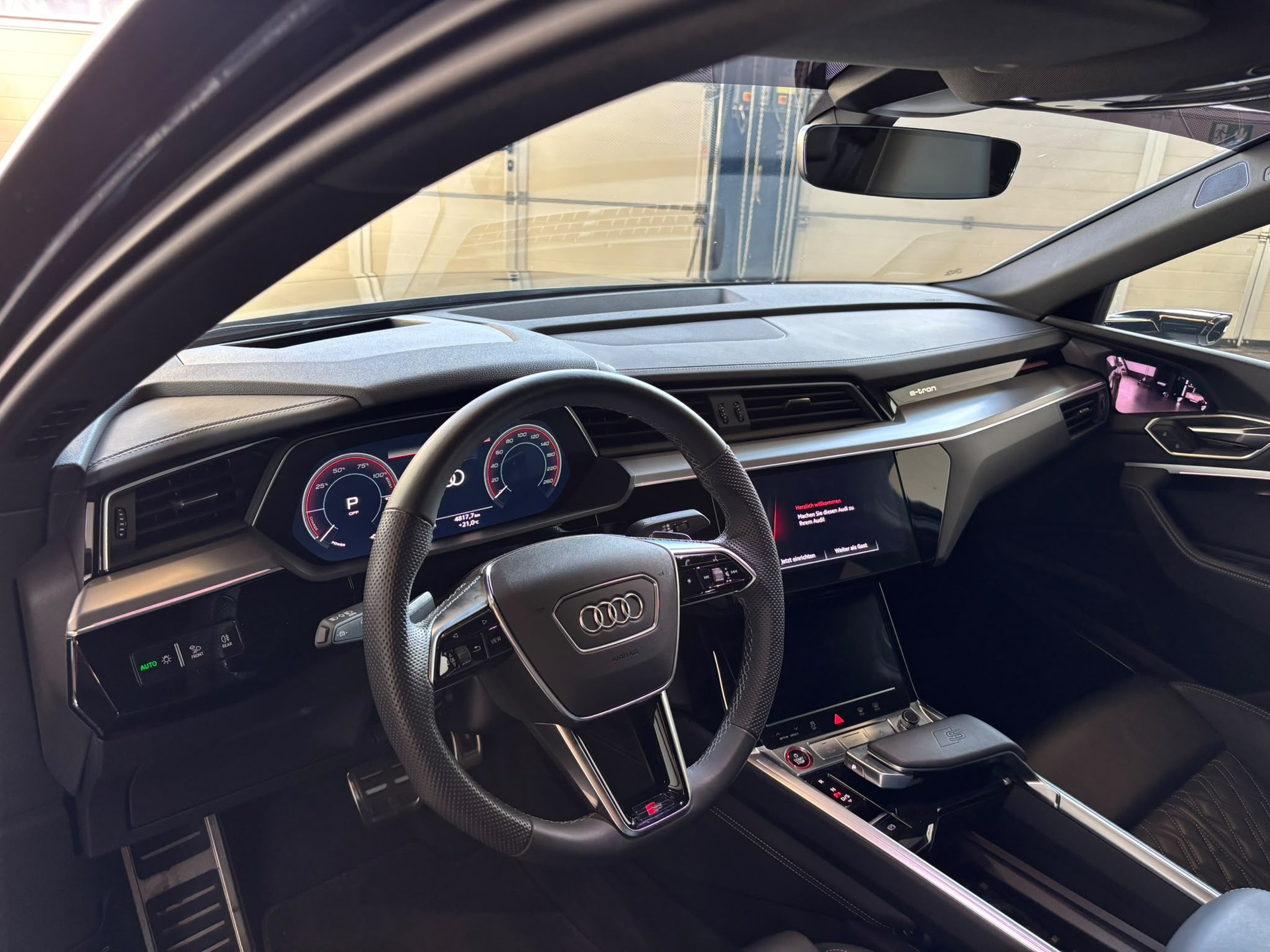 AUDI SQ8 Sportback e-tron quattro-image-8