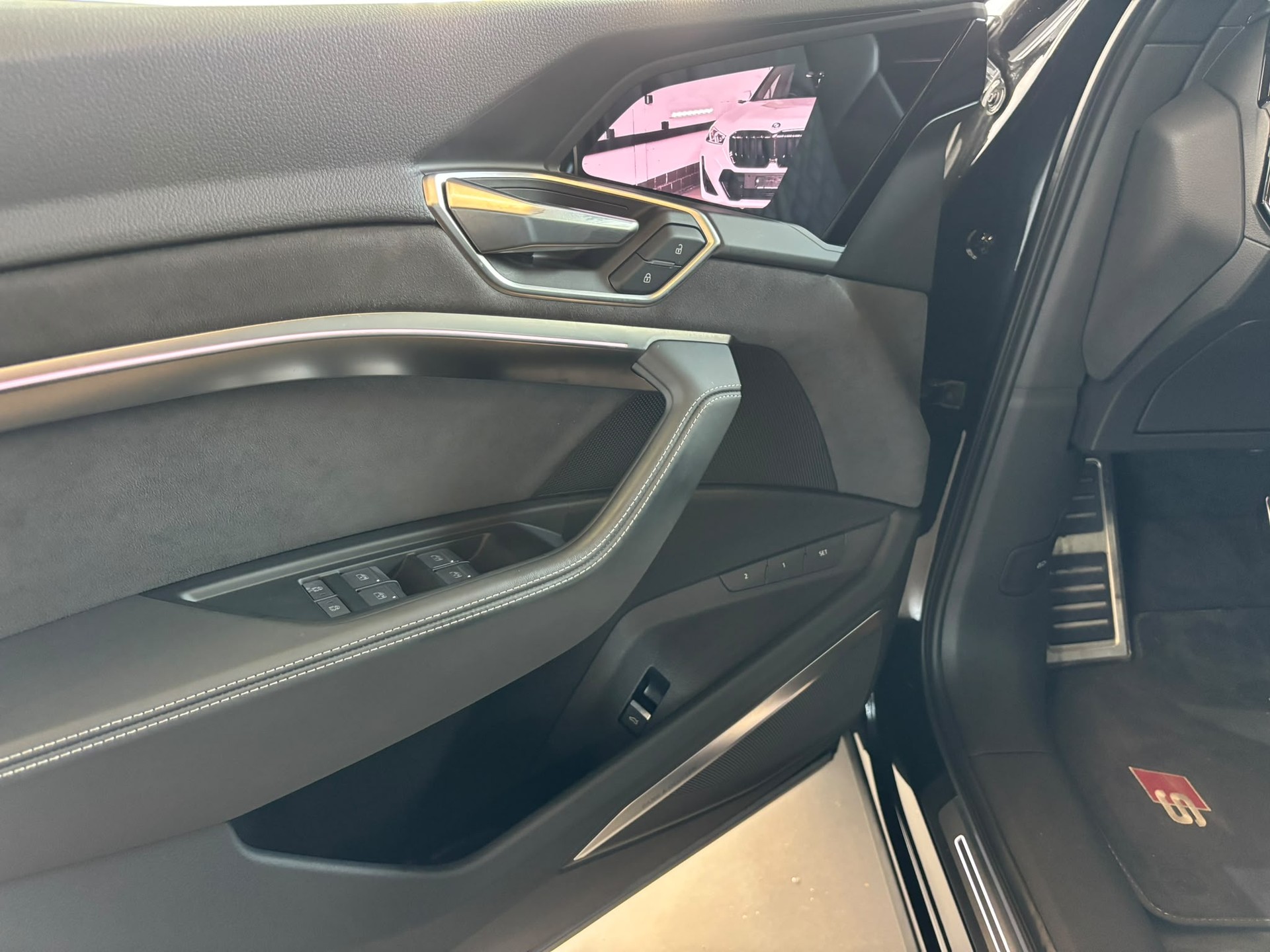 AUDI SQ8 Sportback e-tron quattro-image-5