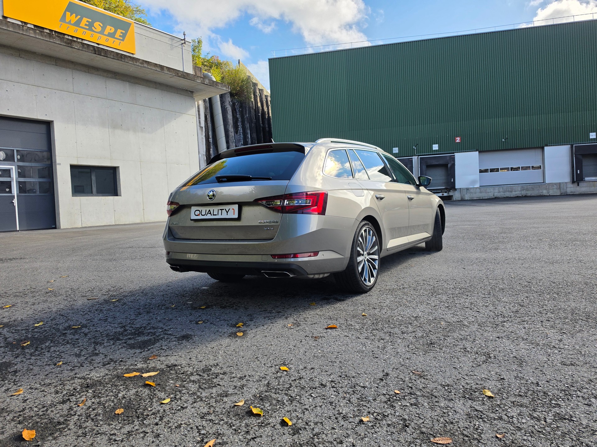 SKODA Superb Combi 2.0 TSI L&K DSG 4x4-image-16