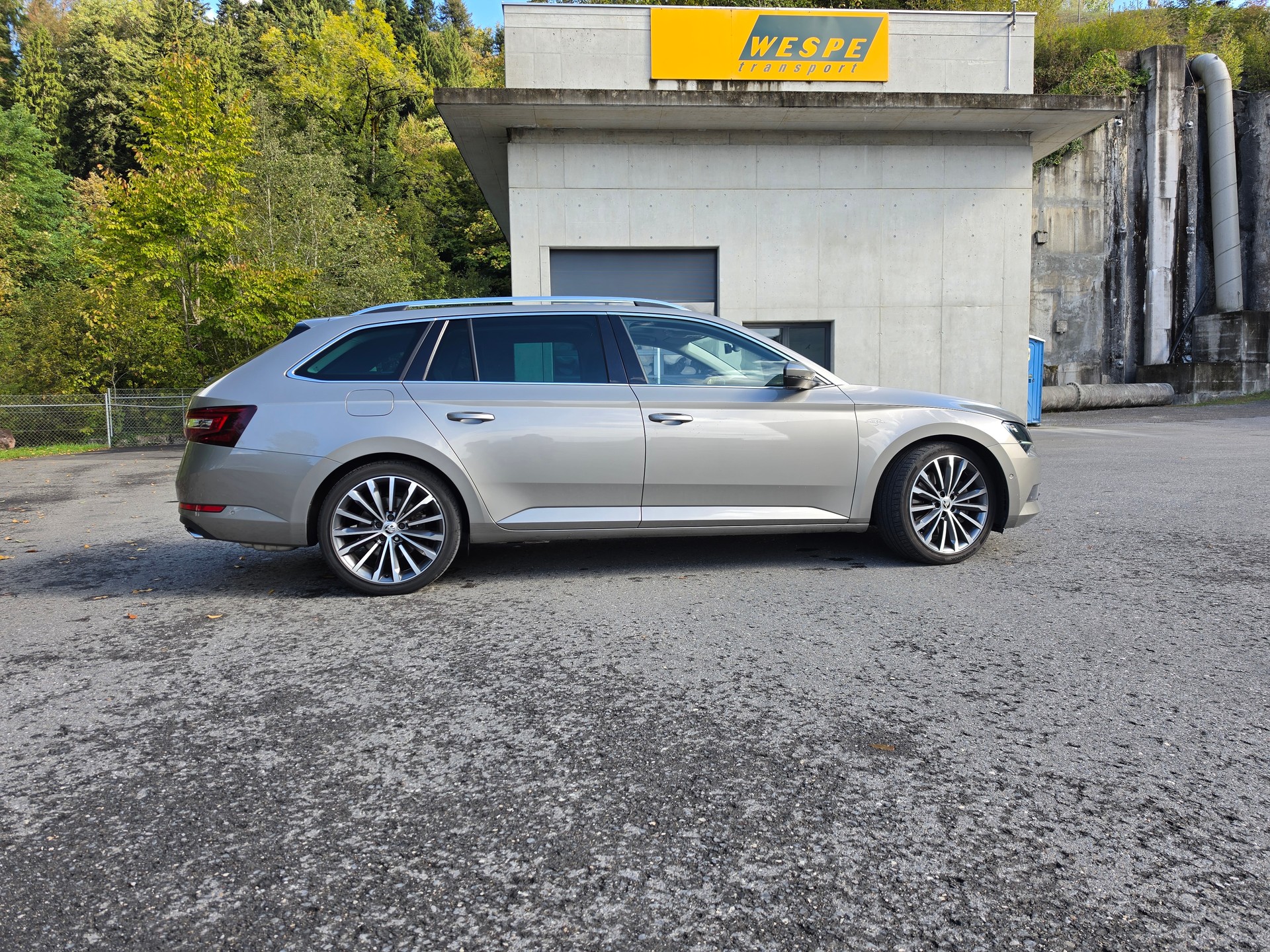 SKODA Superb Combi 2.0 TSI L&K DSG 4x4-image-9