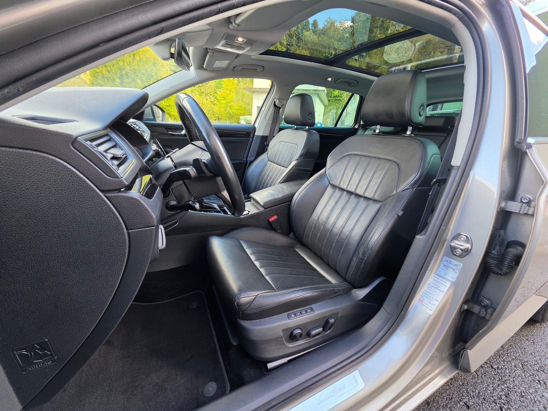 SKODA Superb Combi 2.0 TSI L&K DSG 4x4-image-22
