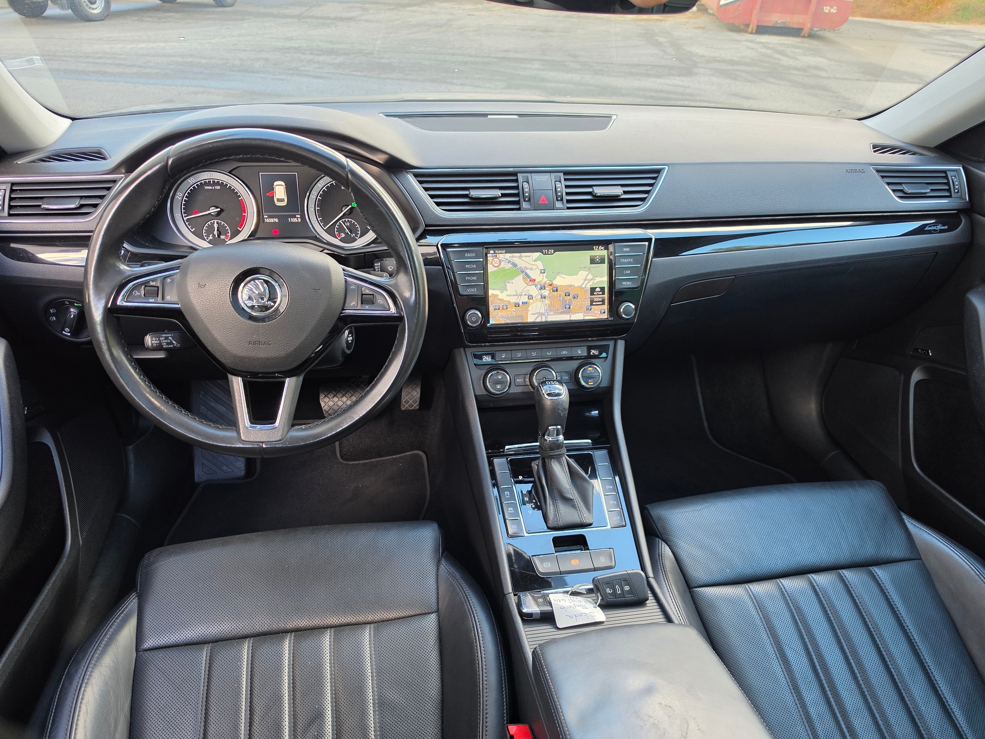 SKODA Superb Combi 2.0 TSI L&K DSG 4x4-image-20