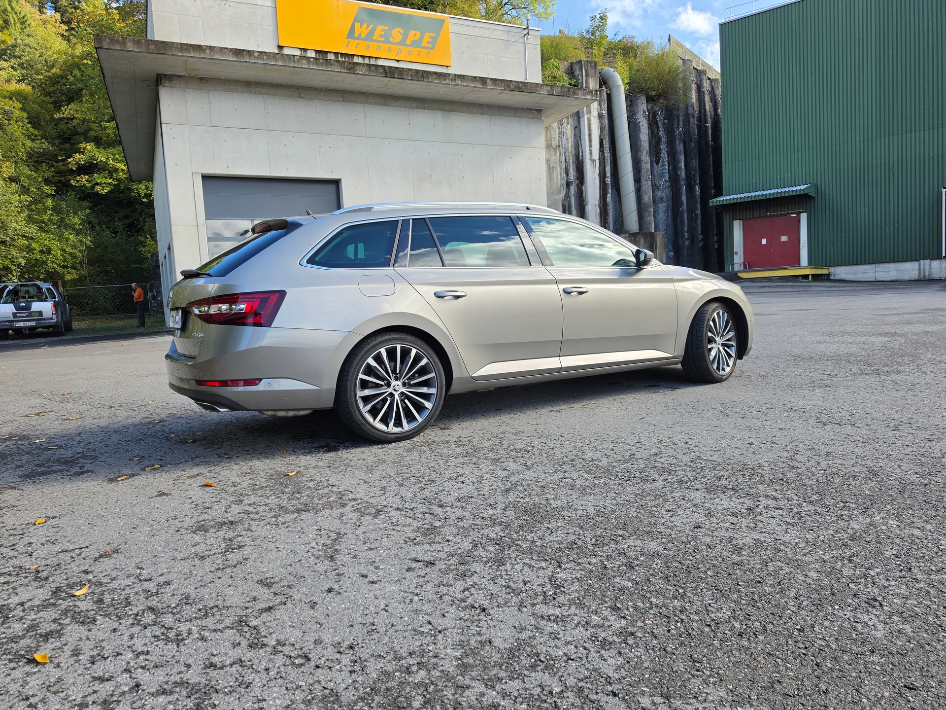 SKODA Superb Combi 2.0 TSI L&K DSG 4x4-image-12