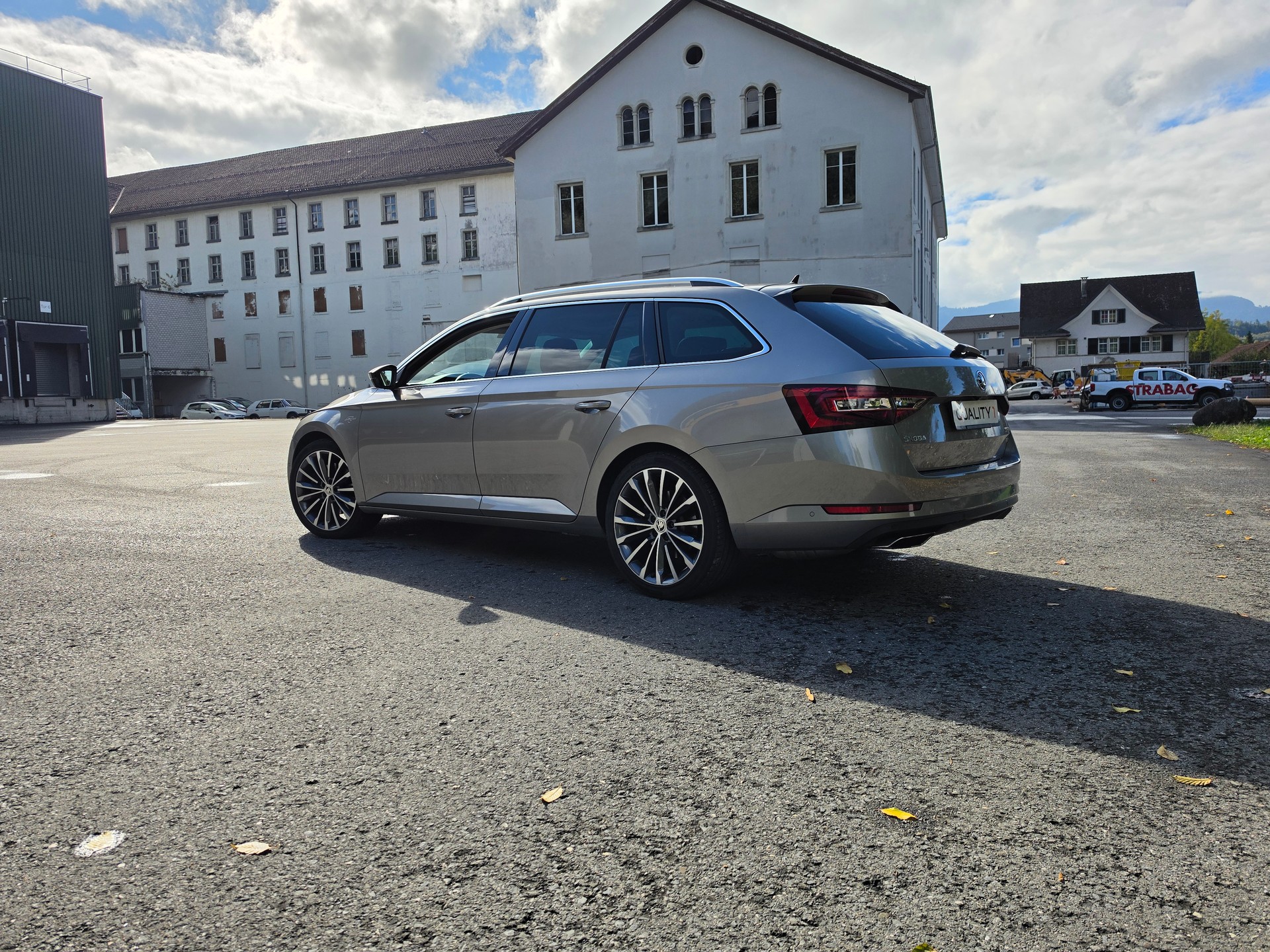 SKODA Superb Combi 2.0 TSI L&K DSG 4x4-image-13