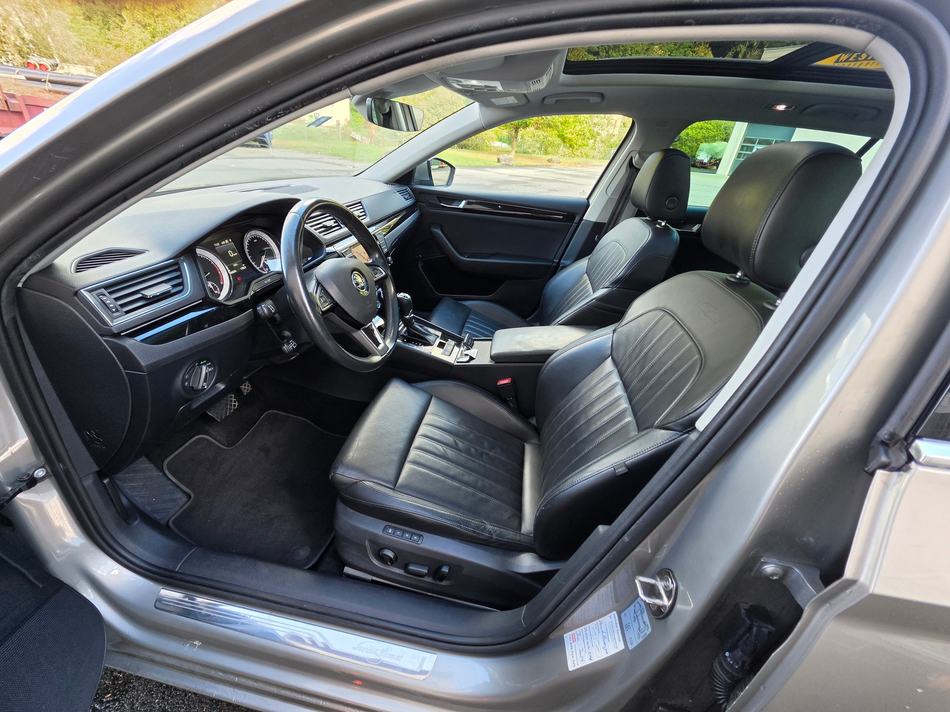 SKODA Superb Combi 2.0 TSI L&K DSG 4x4-image-21
