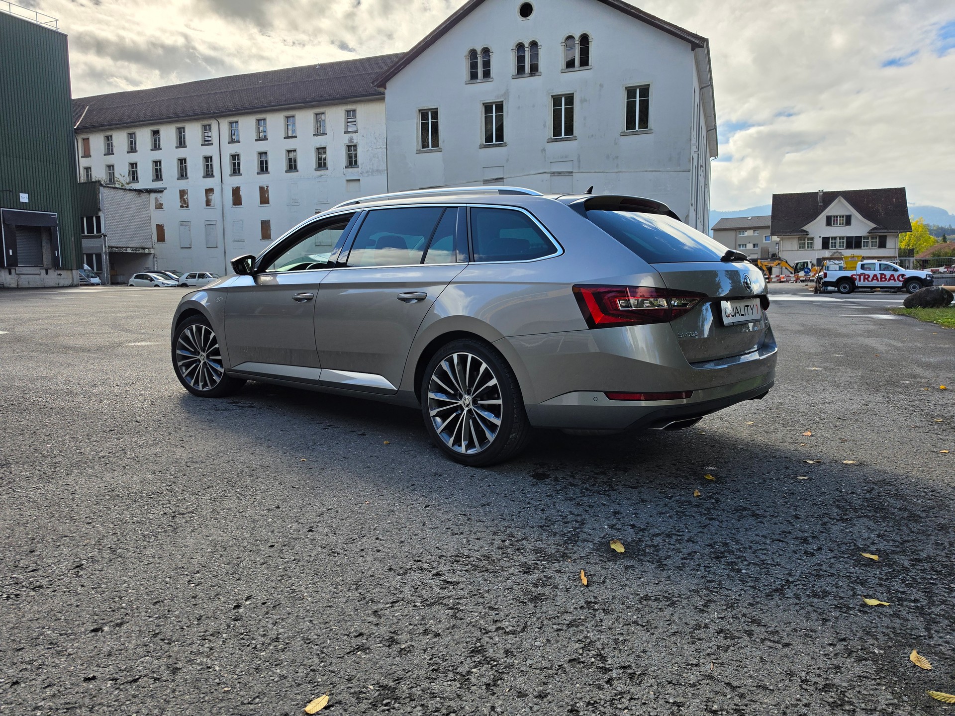 SKODA Superb Combi 2.0 TSI L&K DSG 4x4-image-15