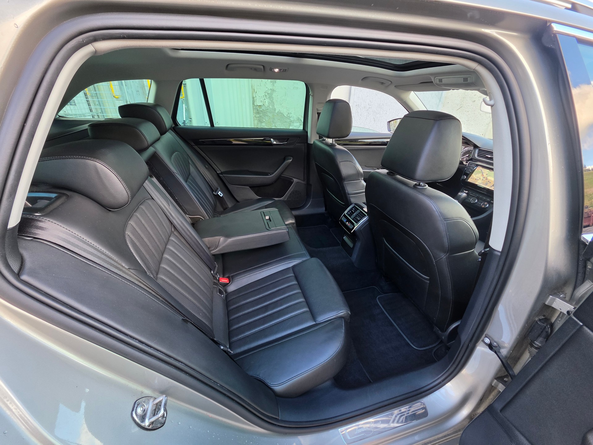 SKODA Superb Combi 2.0 TSI L&K DSG 4x4-image-24