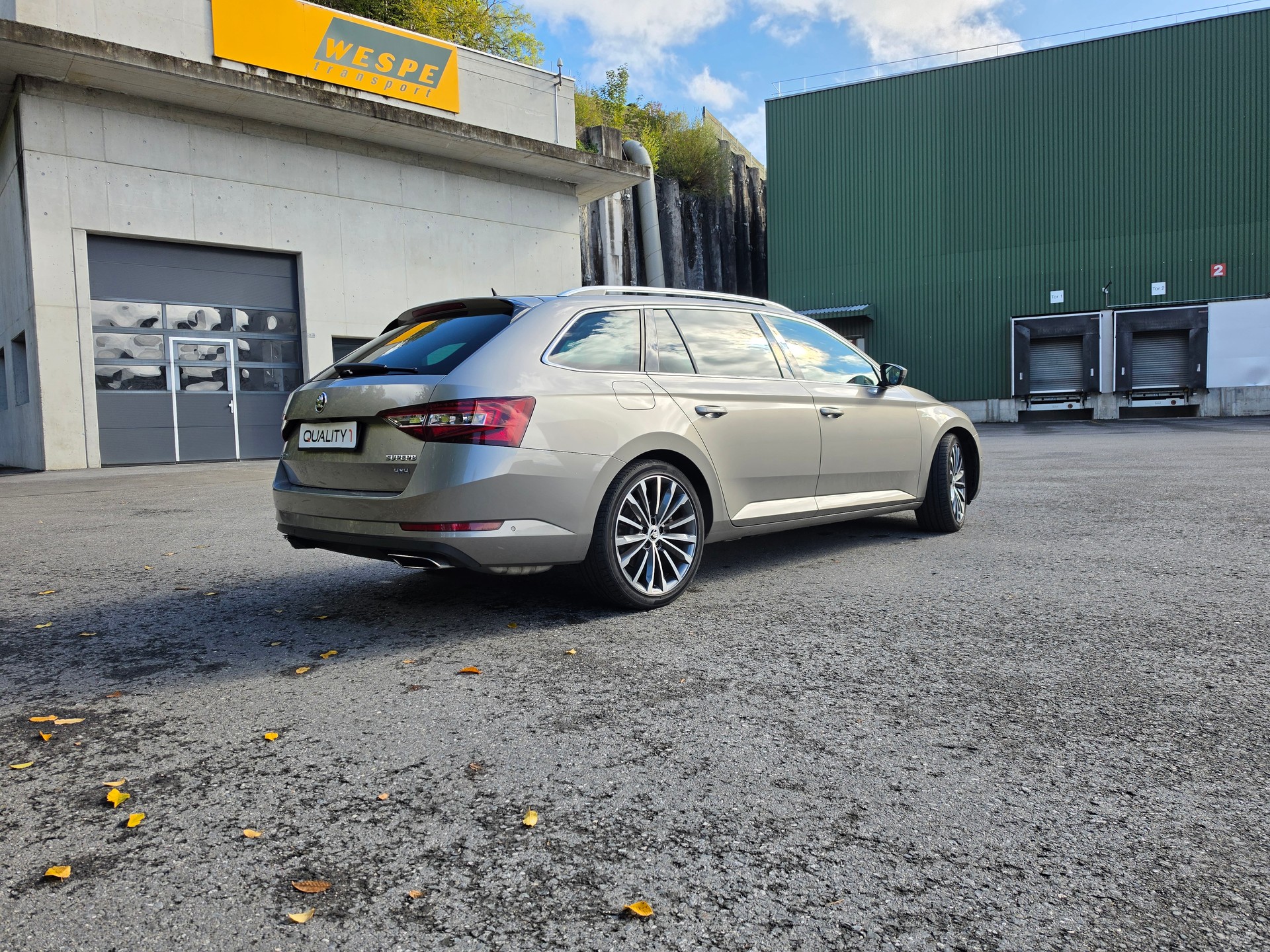 SKODA Superb Combi 2.0 TSI L&K DSG 4x4-image-14