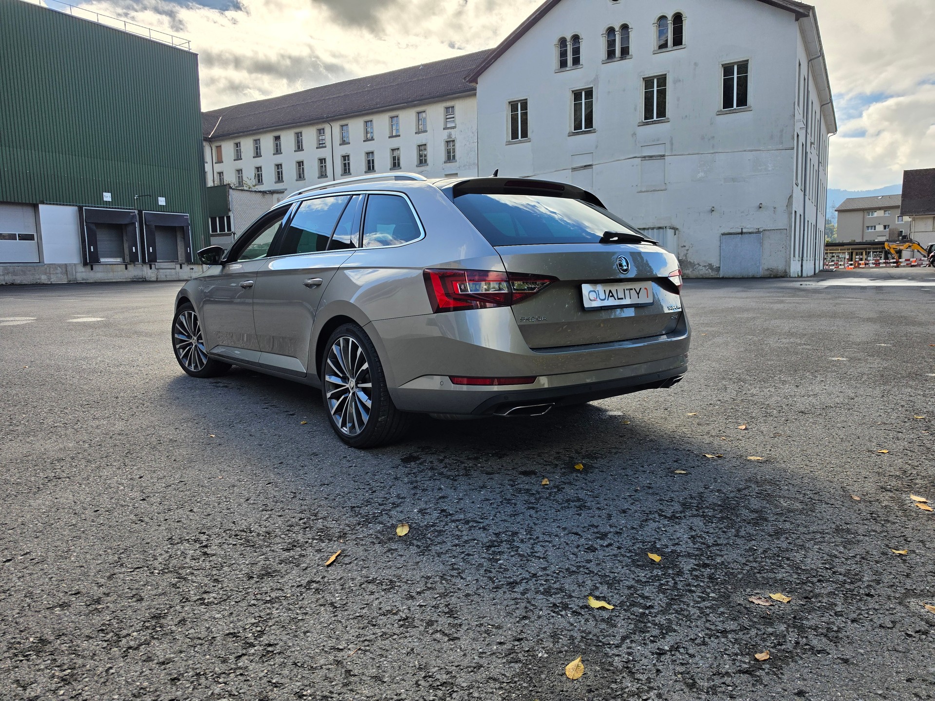 SKODA Superb Combi 2.0 TSI L&K DSG 4x4-image-17