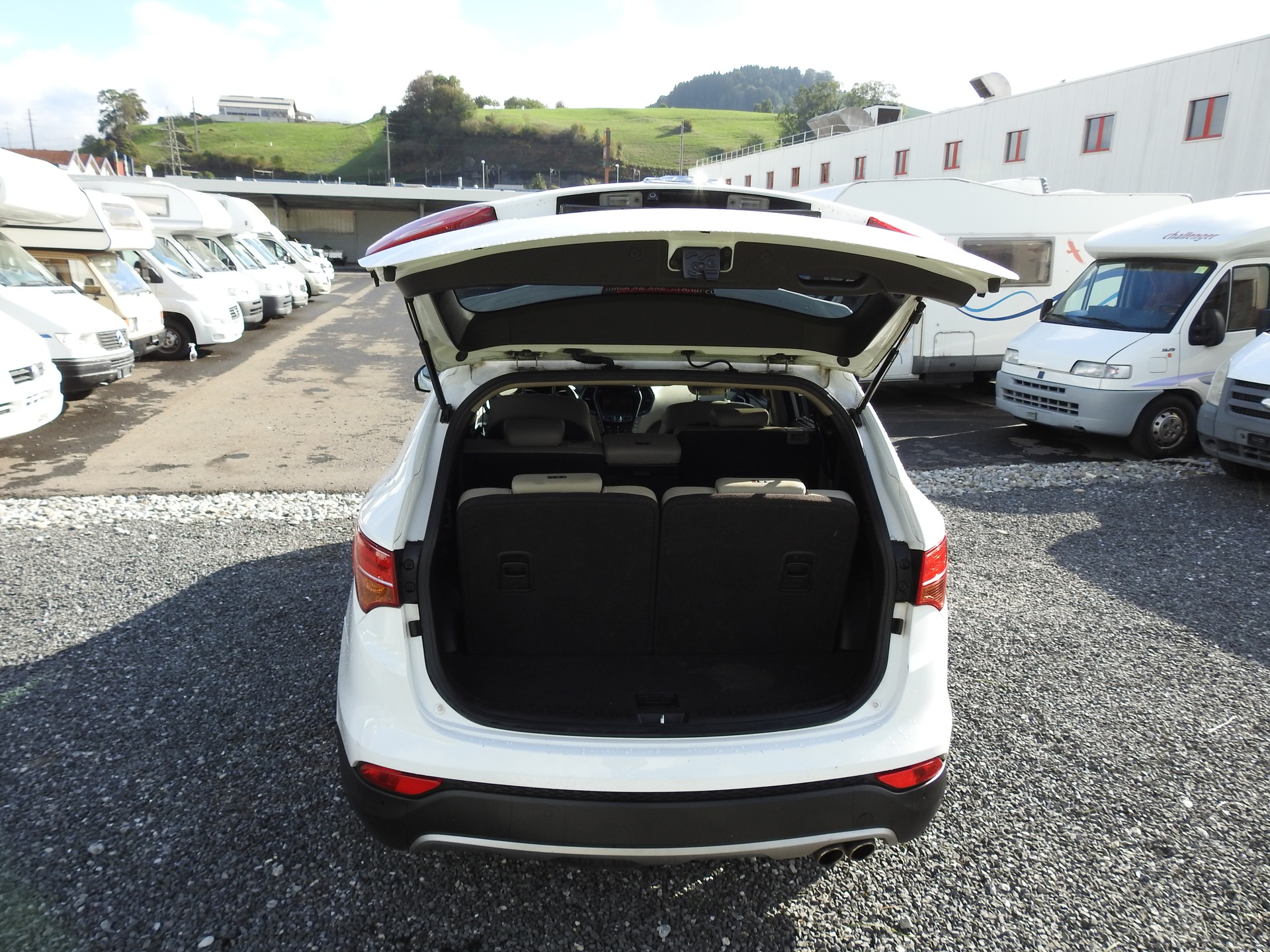 HYUNDAI Santa Fe 2.2 CRDI Premium 4WD Automatic-image-9