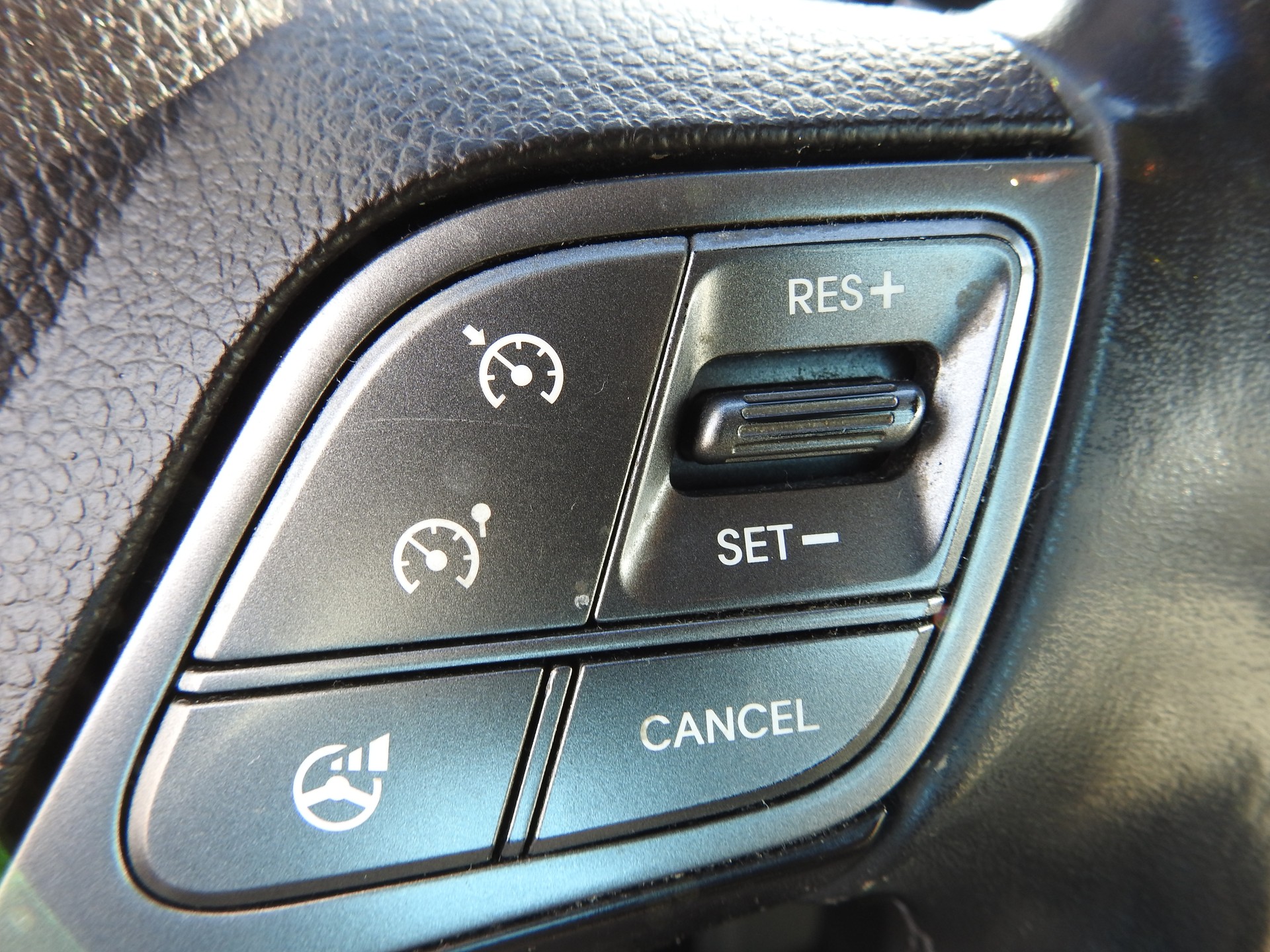 HYUNDAI Santa Fe 2.2 CRDI Premium 4WD Automatic-image-21