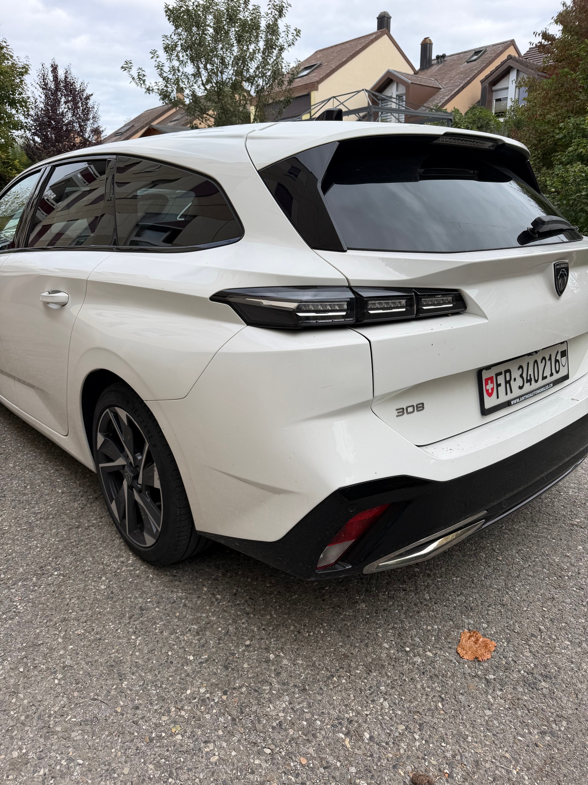 PEUGEOT 1.5 BlueHDi Allure Pack-image-5