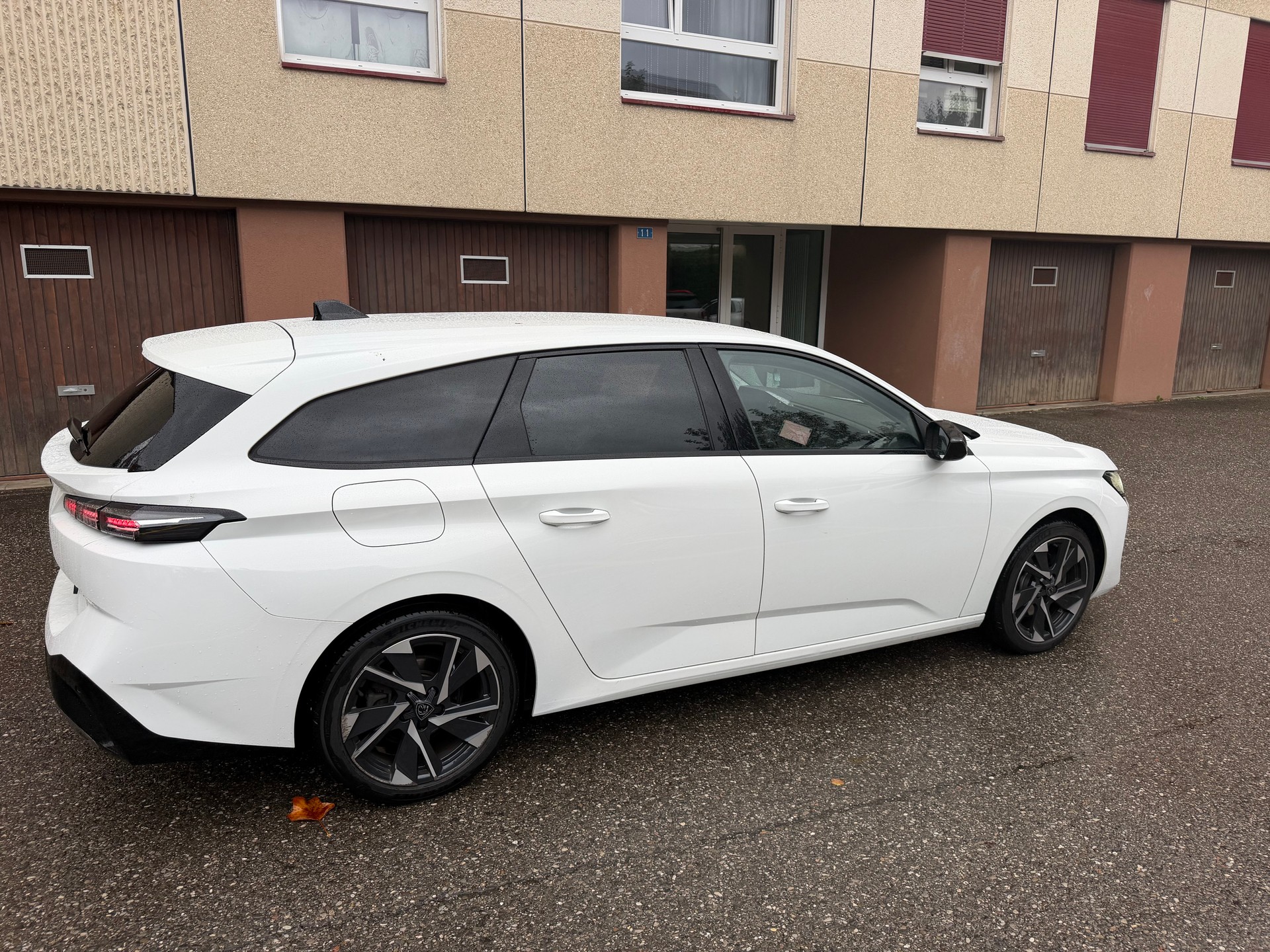PEUGEOT 1.5 BlueHDi Allure Pack-image-0
