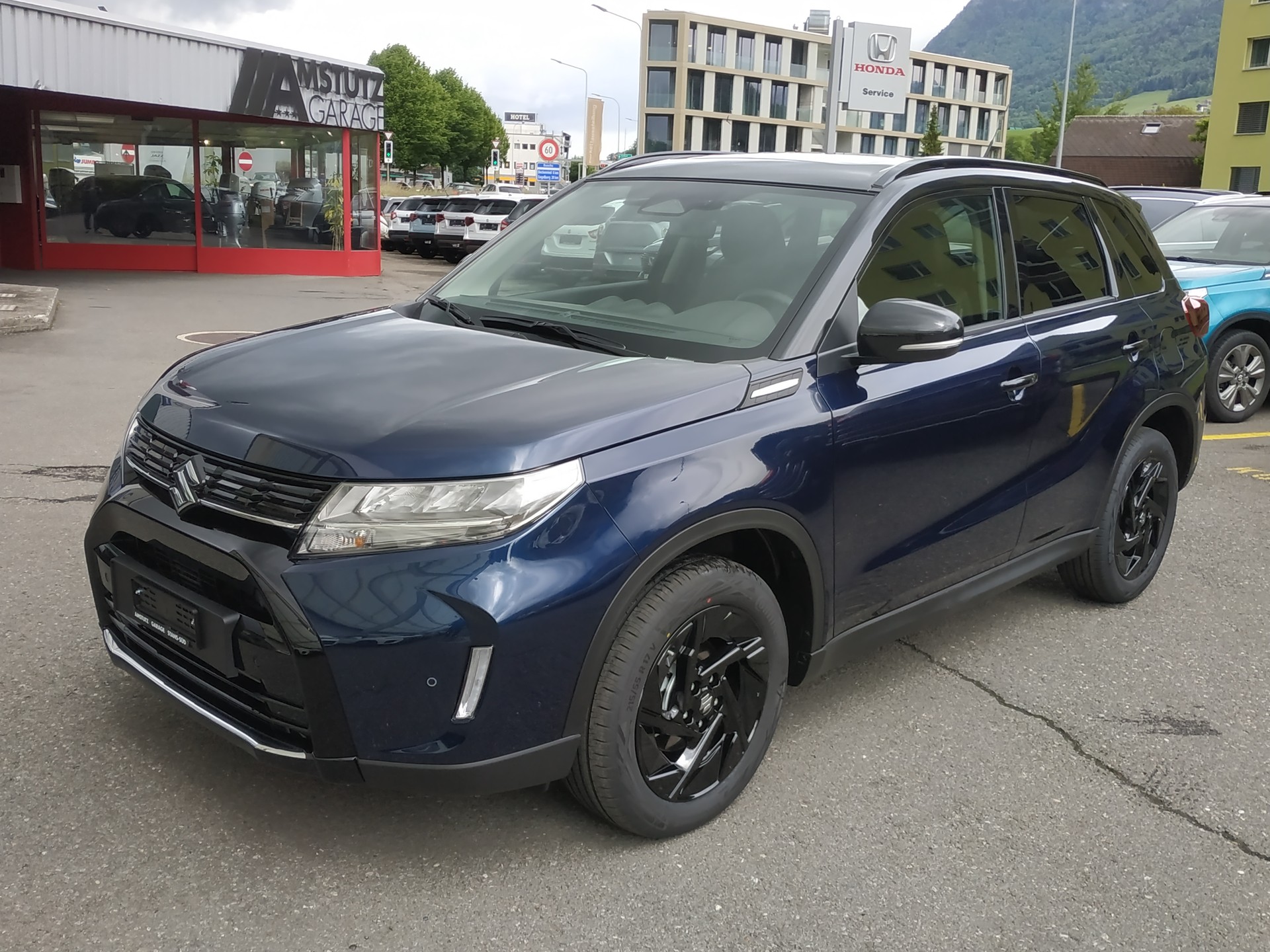 SUZUKI Vitara 1.4 Boosterjet Black Edition Top 4x4 Hybrid Automatic-image-2