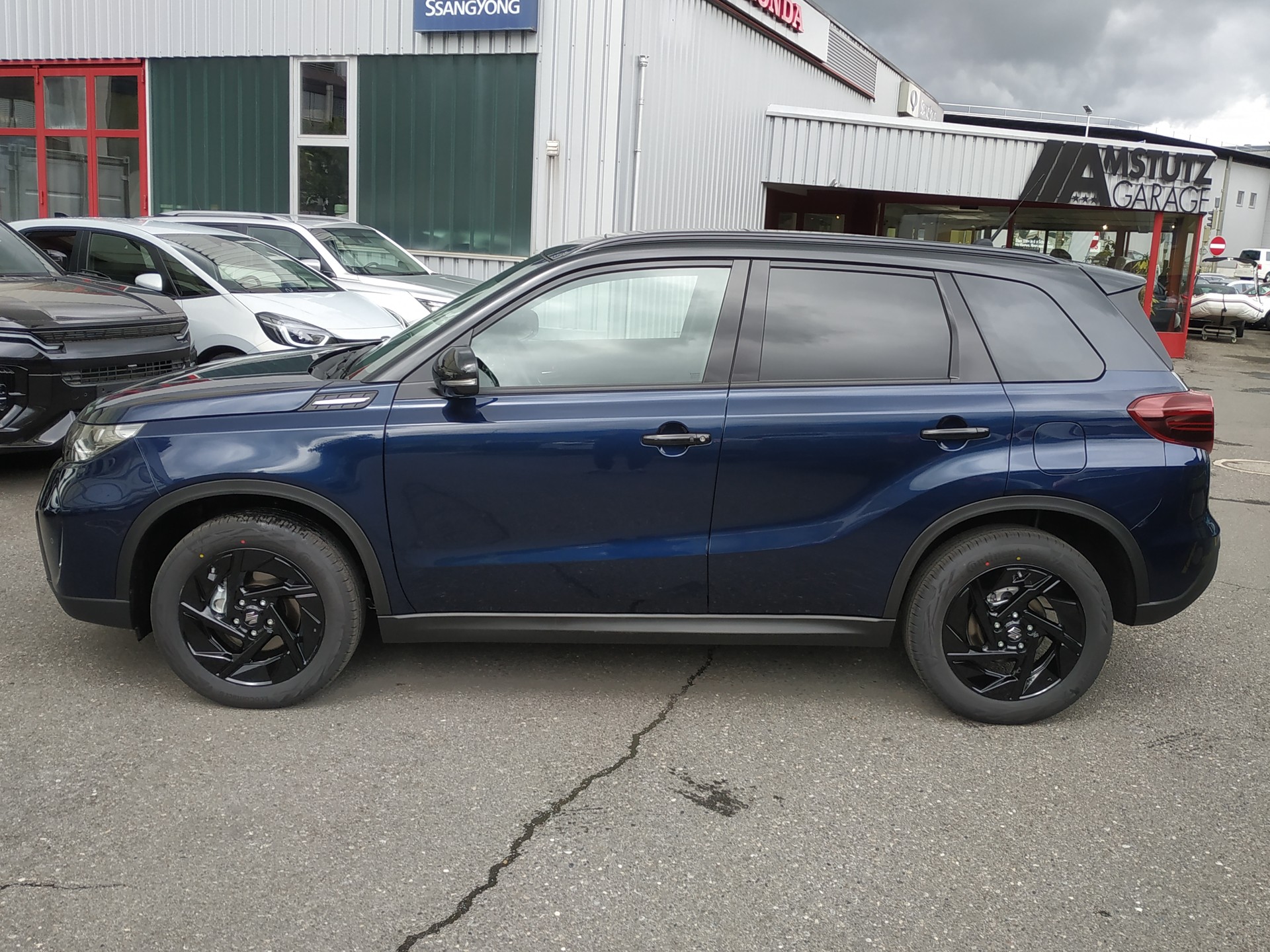 SUZUKI Vitara 1.4 Boosterjet Black Edition Top 4x4 Hybrid Automatic-image-8