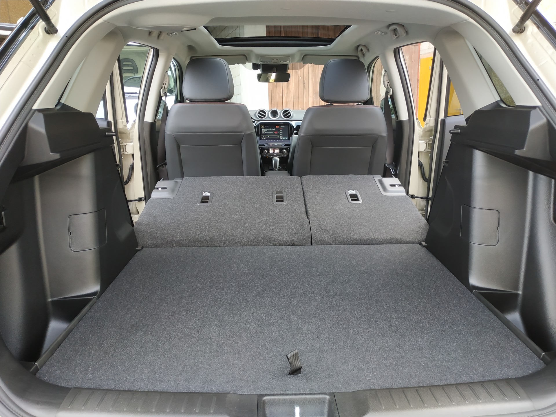 SUZUKI Vitara 1.4 Boosterjet Black Edition Top 4x4 Hybrid Automatic-image-24
