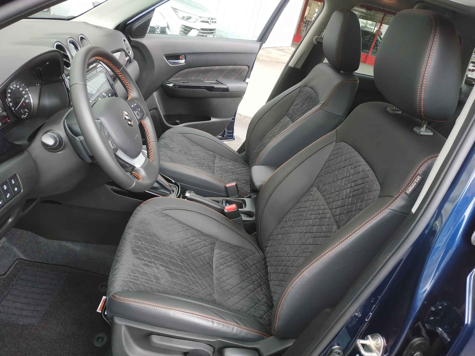 SUZUKI Vitara 1.4 Boosterjet Black Edition Top 4x4 Hybrid Automatic-image-13