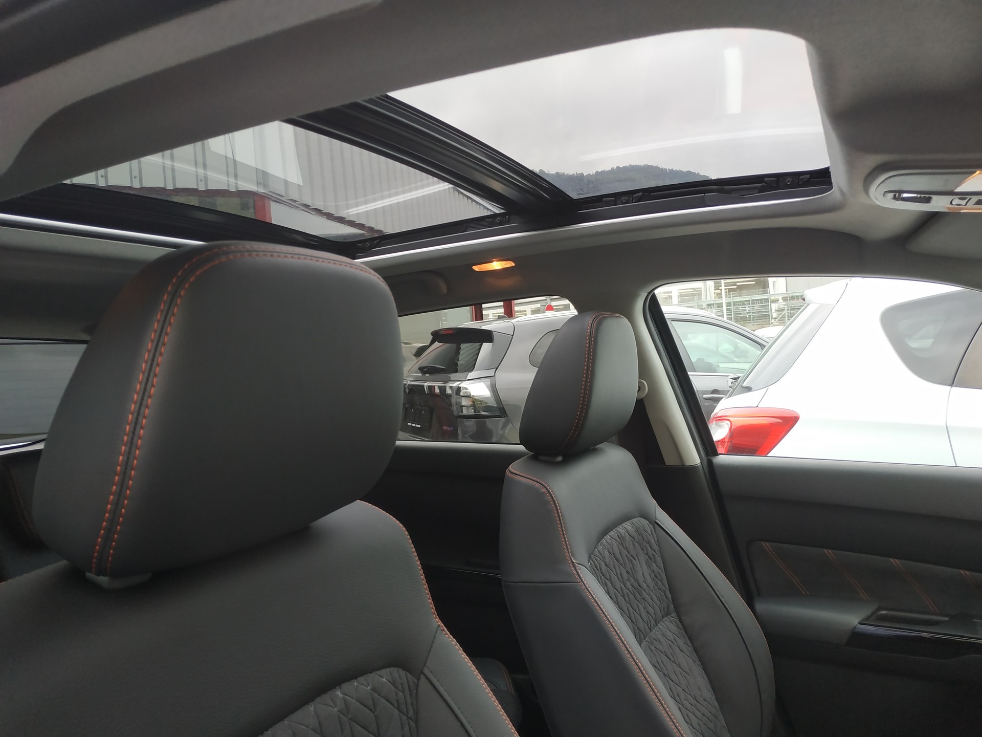 SUZUKI Vitara 1.4 Boosterjet Black Edition Top 4x4 Hybrid Automatic-image-22