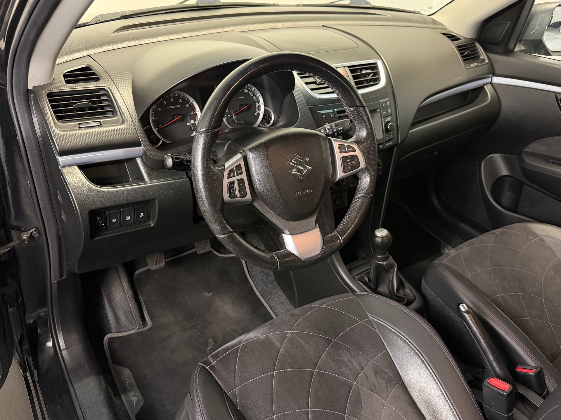 SUZUKI Swift 1.2i 16V PizSulai Top 4x4-image-6