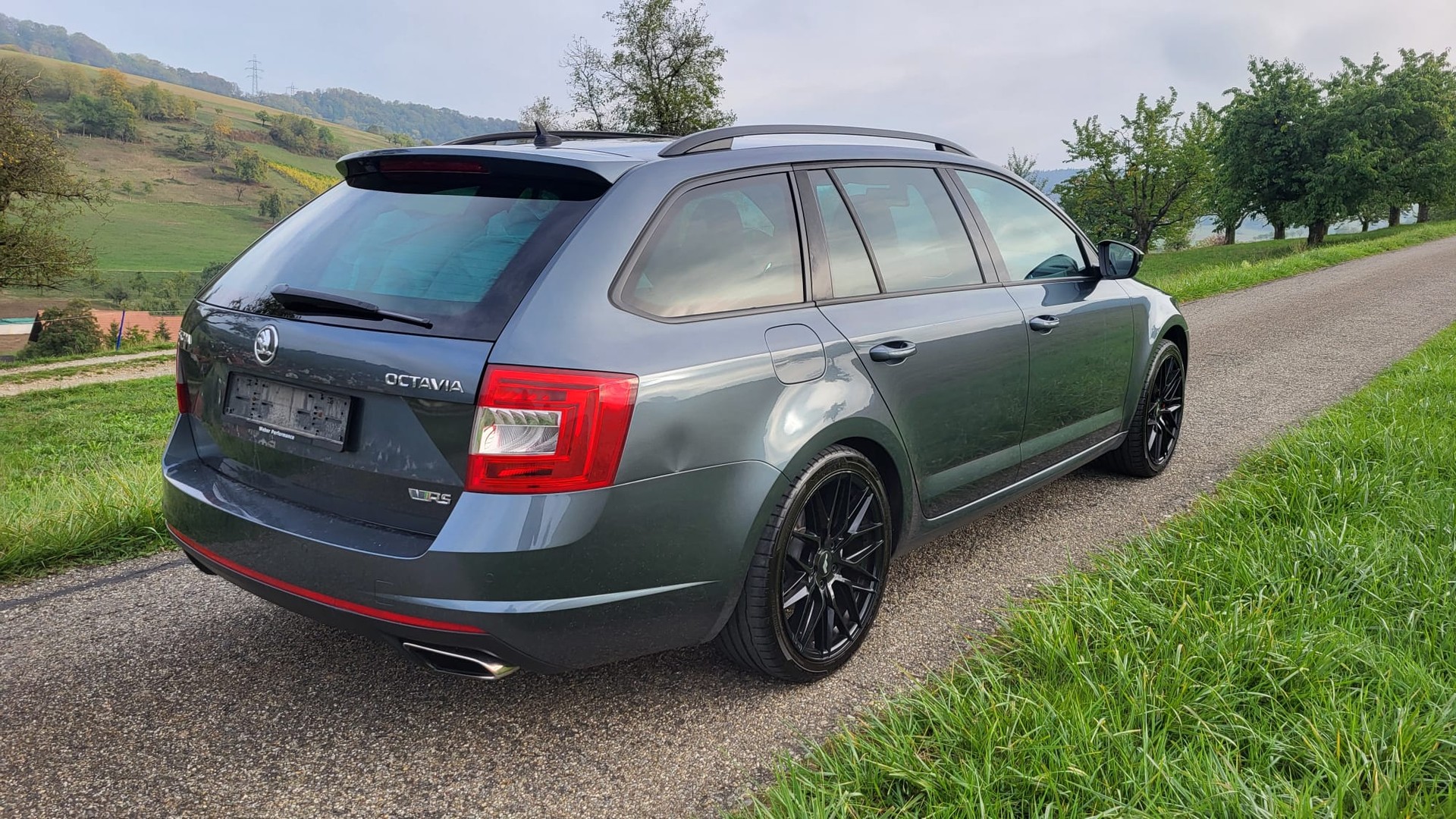 SKODA Octavia Combi 2.0 TSI RS-image-2