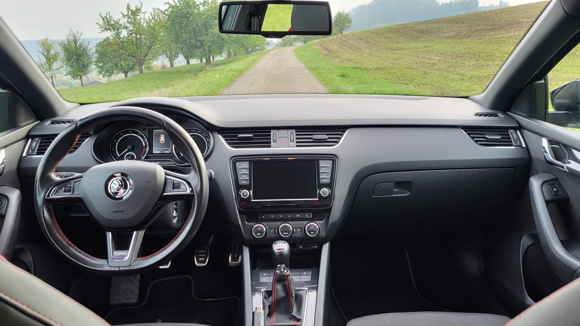 SKODA Octavia Combi 2.0 TSI RS-image-5